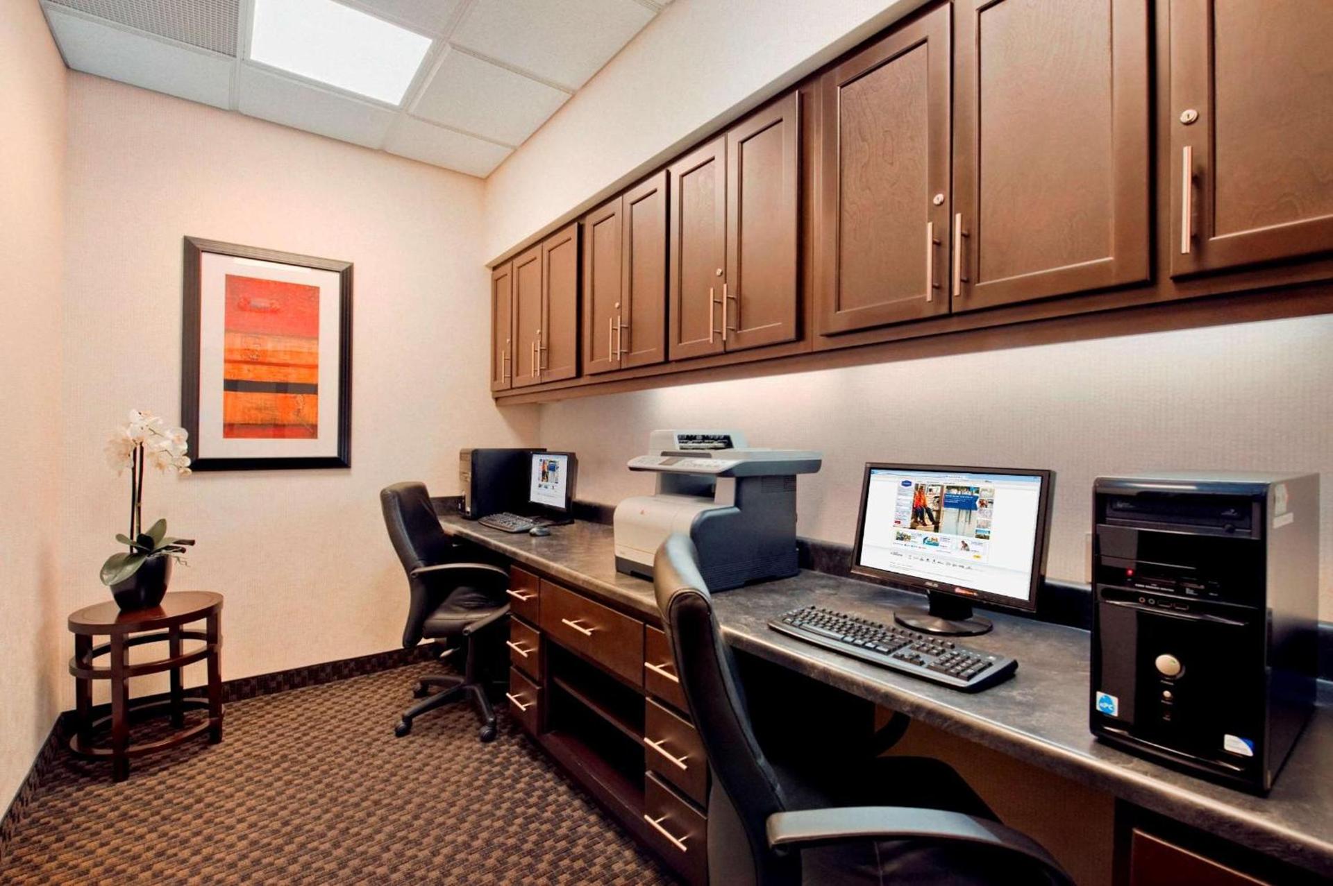 Hampton Inn & Suites Detroit/Airport Romulus photo 50