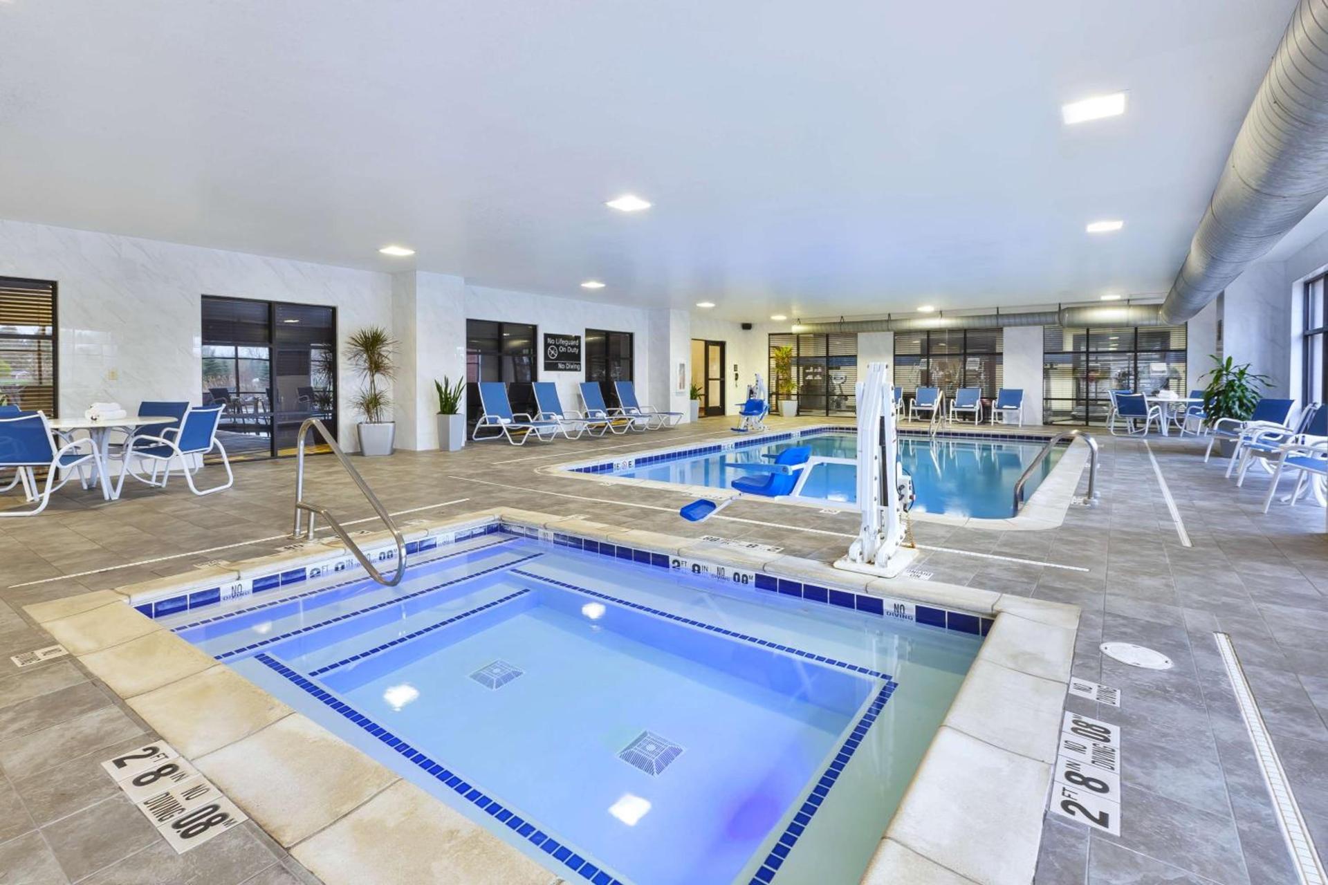 Hampton Inn Detroit/Southgate photo 8