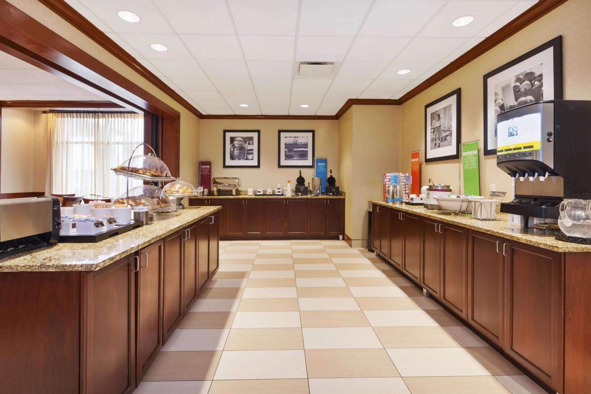 Hampton Inn Detroit/Southgate photo 10