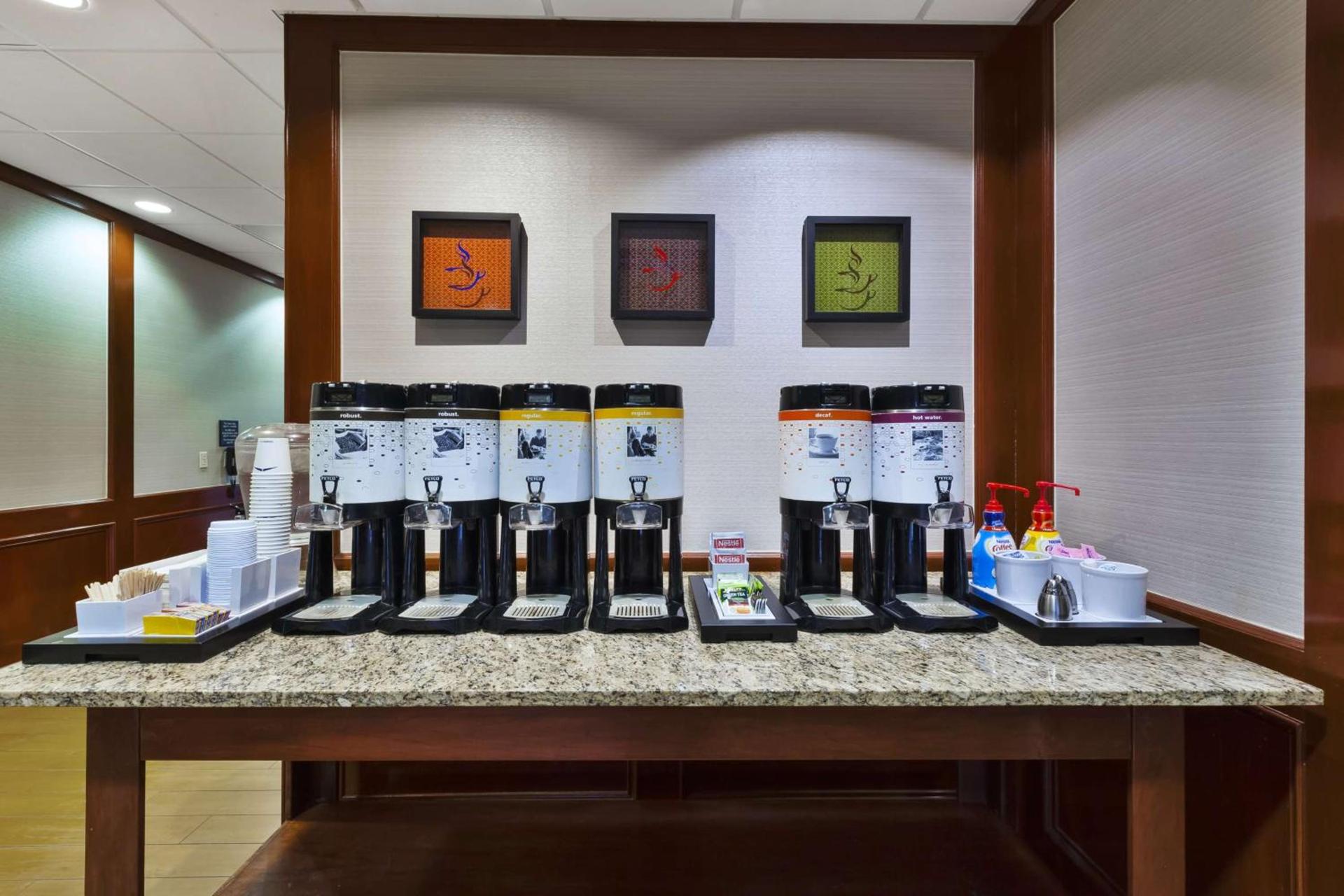 Hampton Inn Detroit/Southgate photo 9