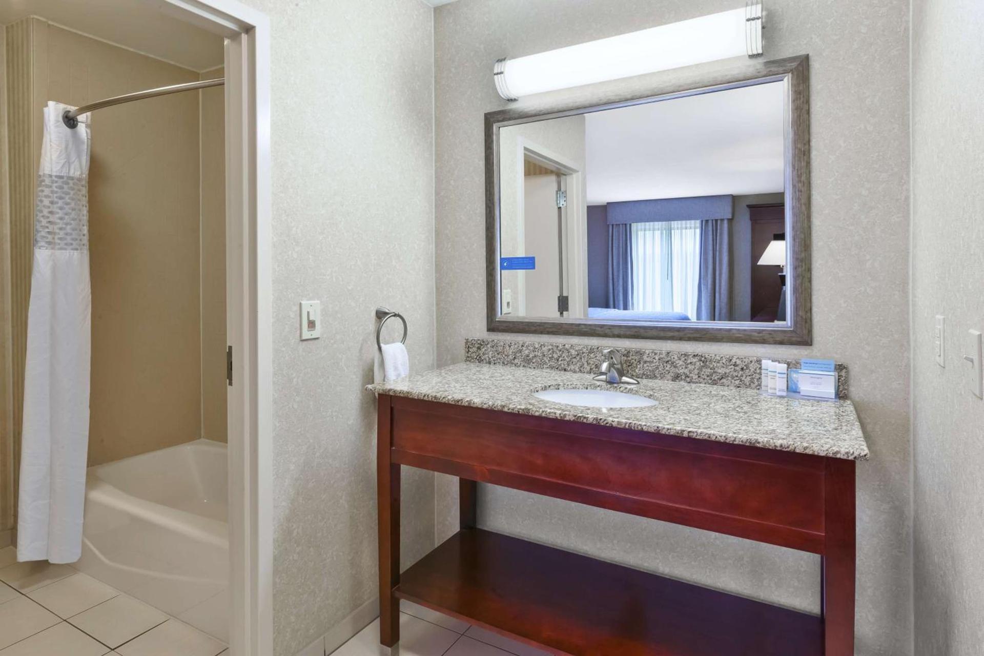 Hampton Inn Detroit/Southgate photo 20