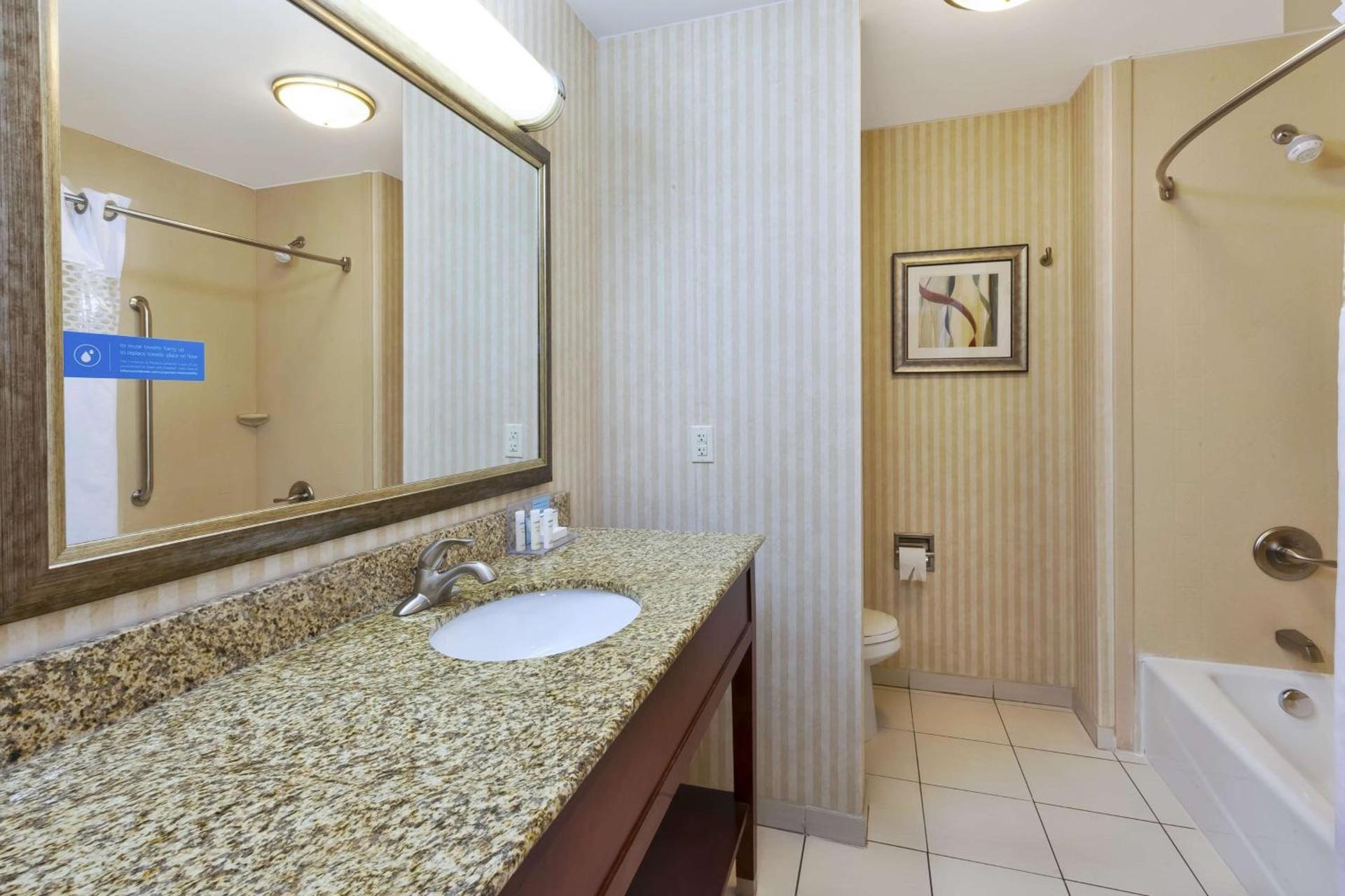 Hampton Inn Detroit/Southgate photo 25