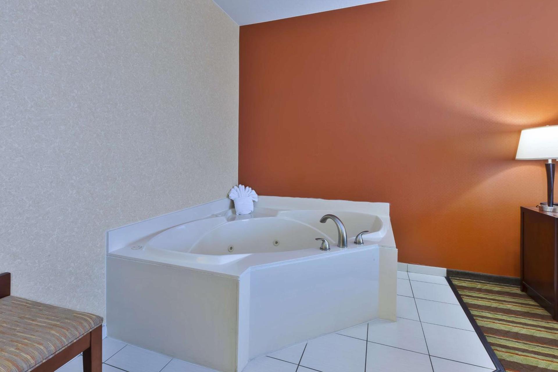 Hampton Inn Detroit/Southgate photo 33