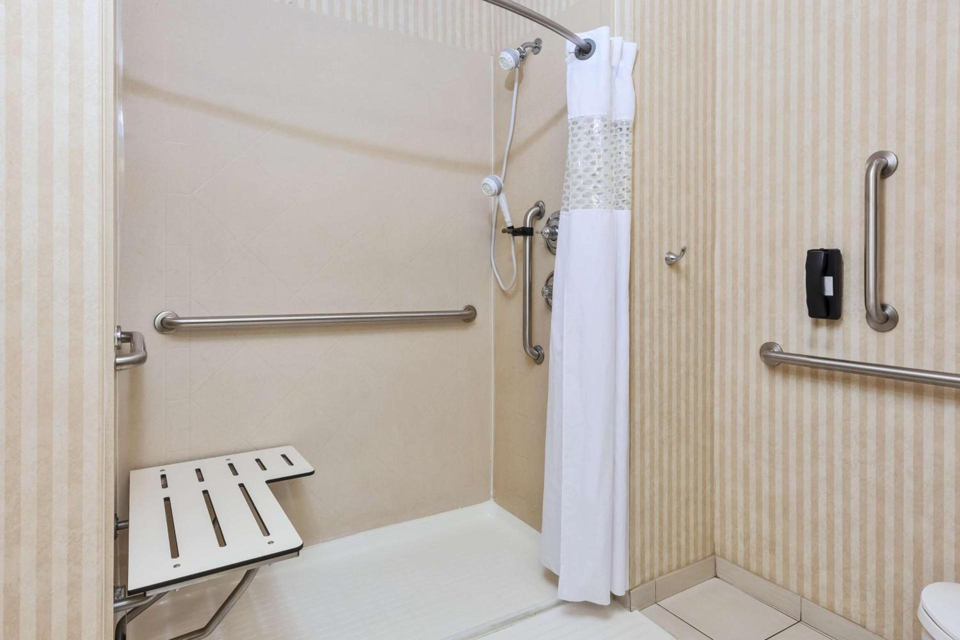 Hampton Inn Detroit/Southgate photo 38