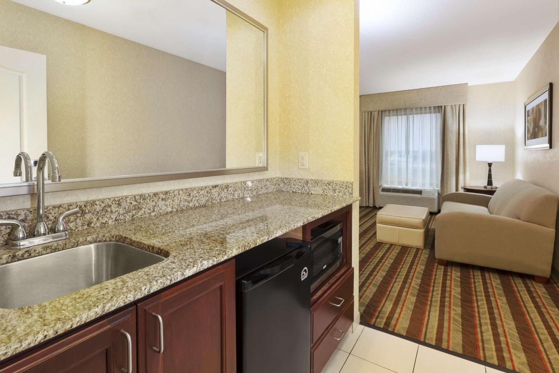 Hampton Inn Detroit/Southgate photo 43