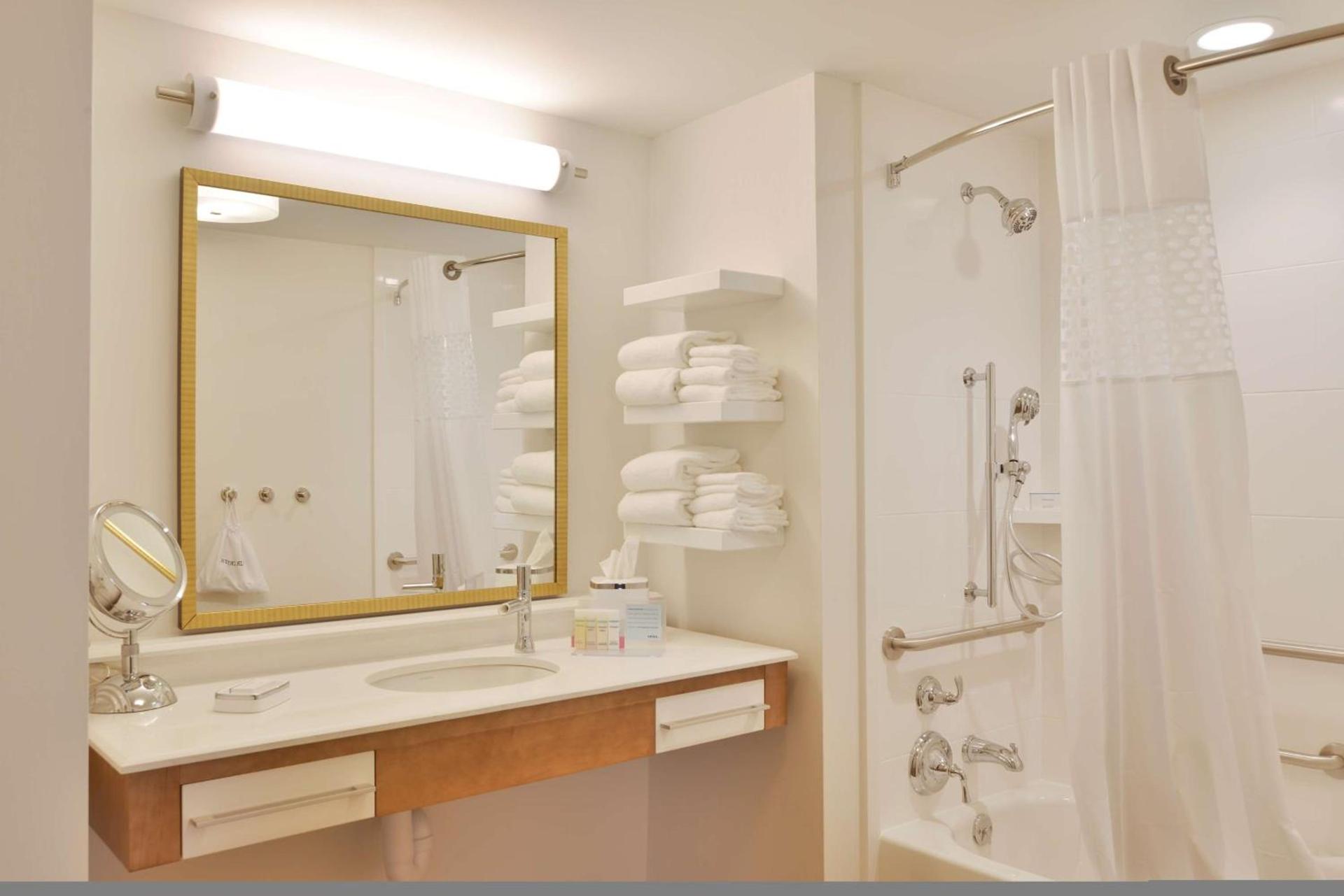Hampton Inn & Suites Chippewa Falls photo 11