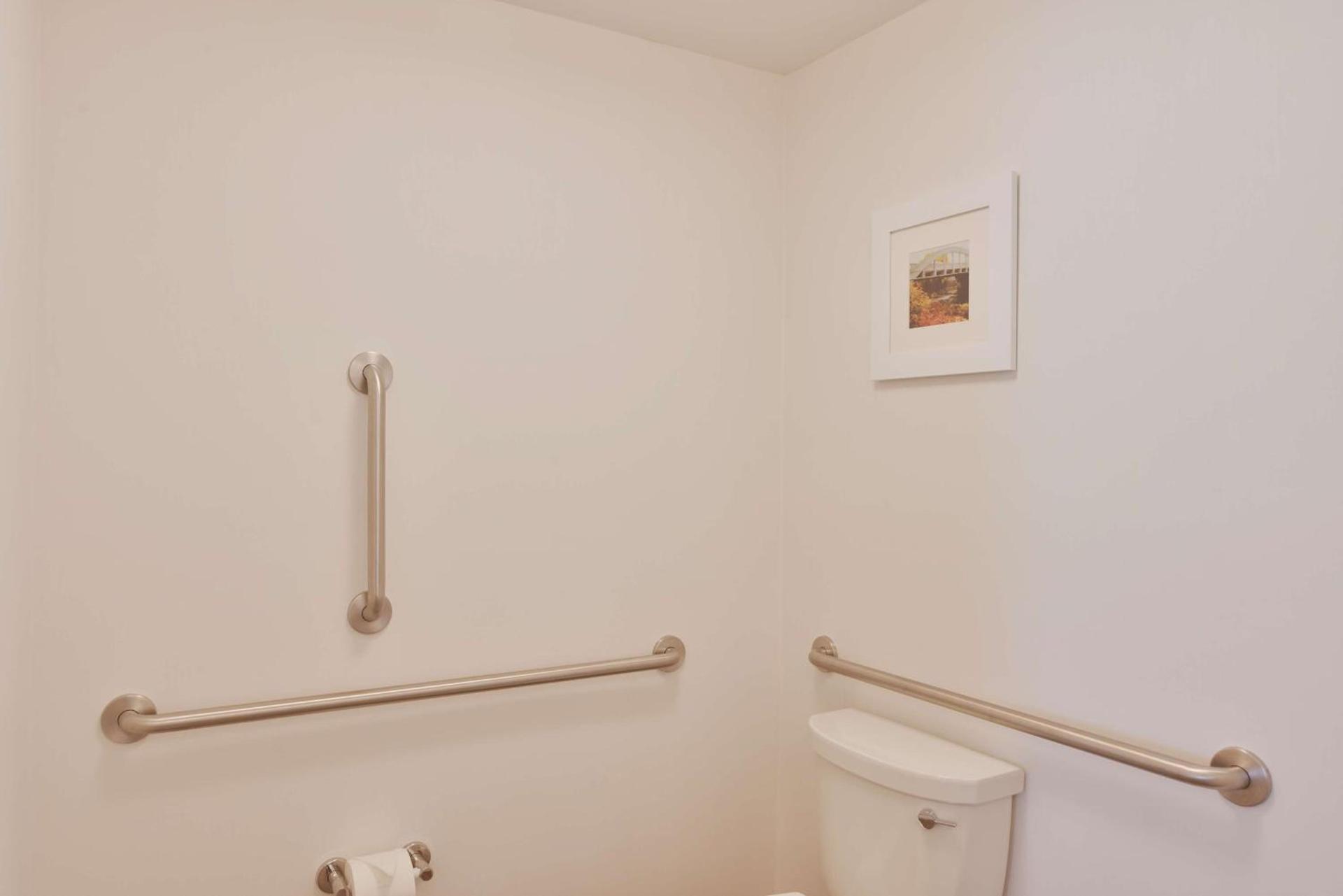 Hampton Inn & Suites Chippewa Falls photo 10