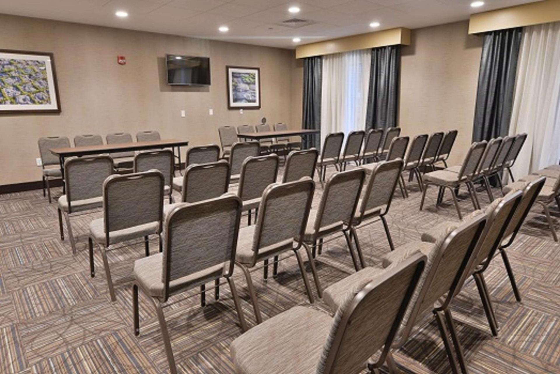 Hampton Inn & Suites Chippewa Falls photo 14