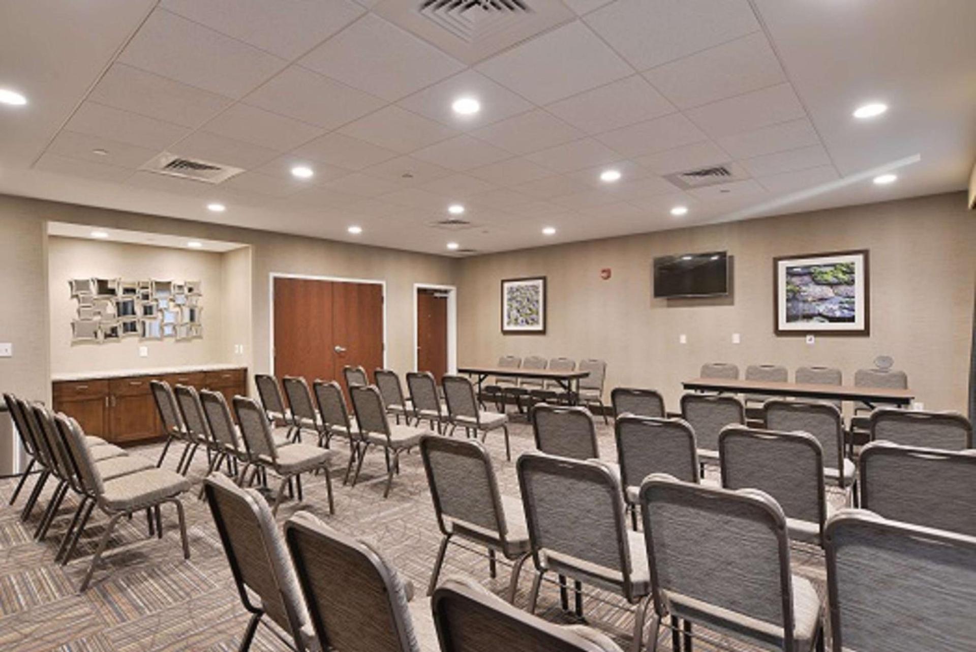 Hampton Inn & Suites Chippewa Falls photo 16