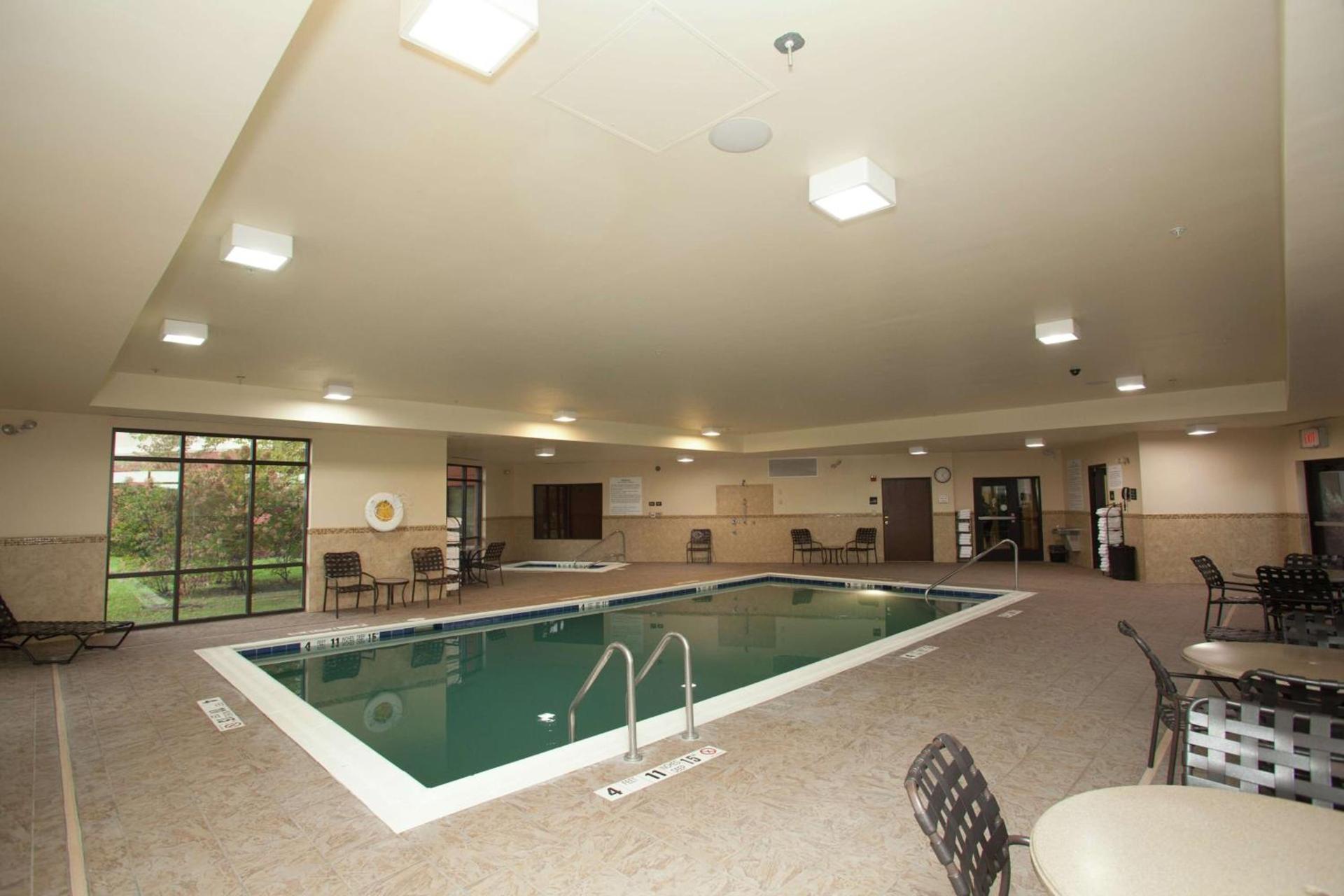 Hampton Inn Elmira/Horseheads photo 11