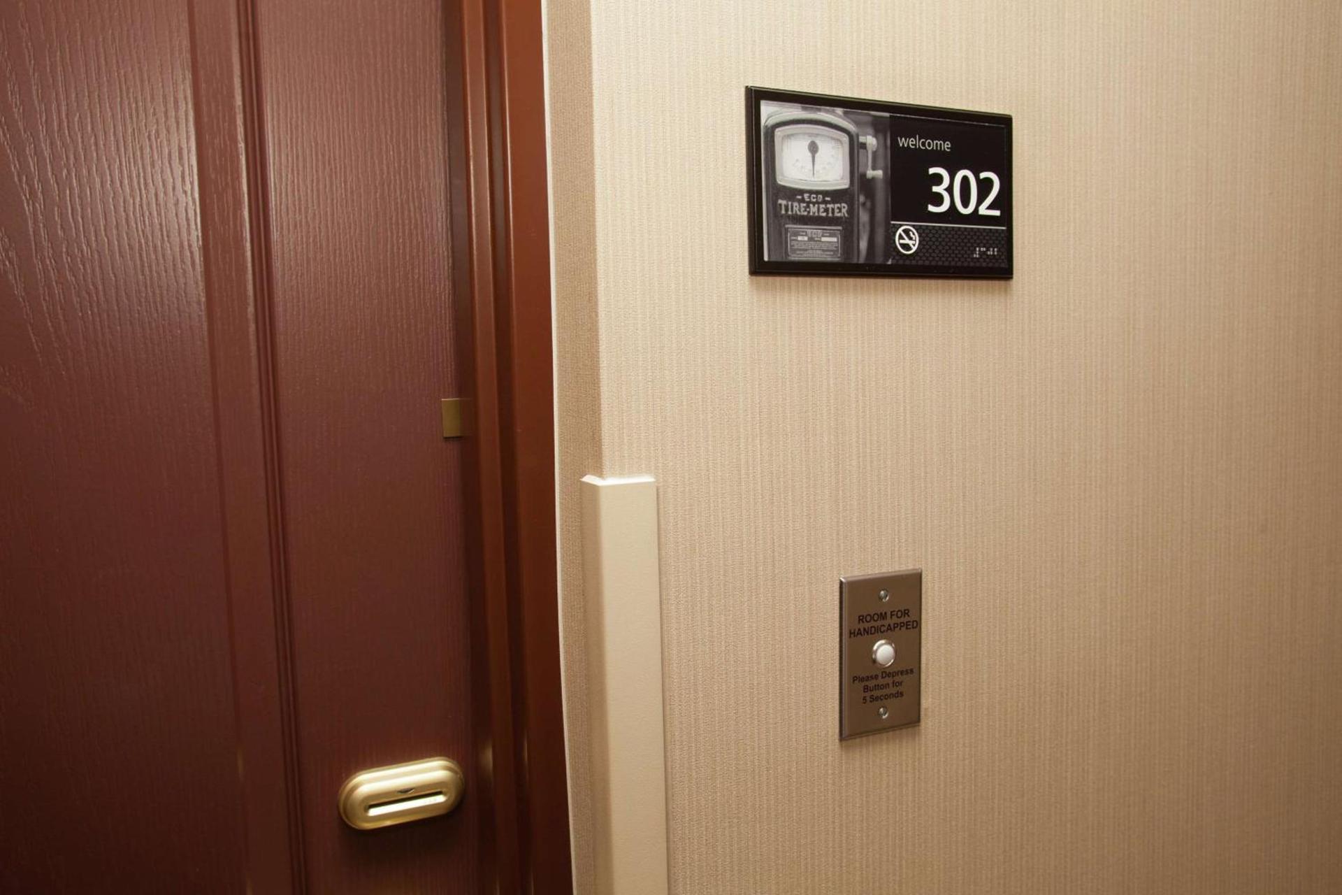 Hampton Inn Elmira/Horseheads photo 56