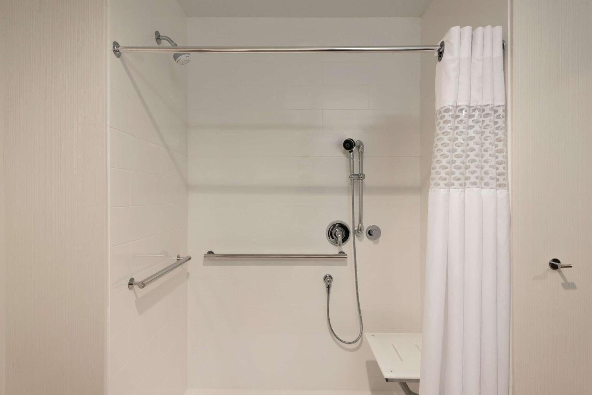 Hampton Inn & Suites Kenosha Pleasant Prairie photo 16
