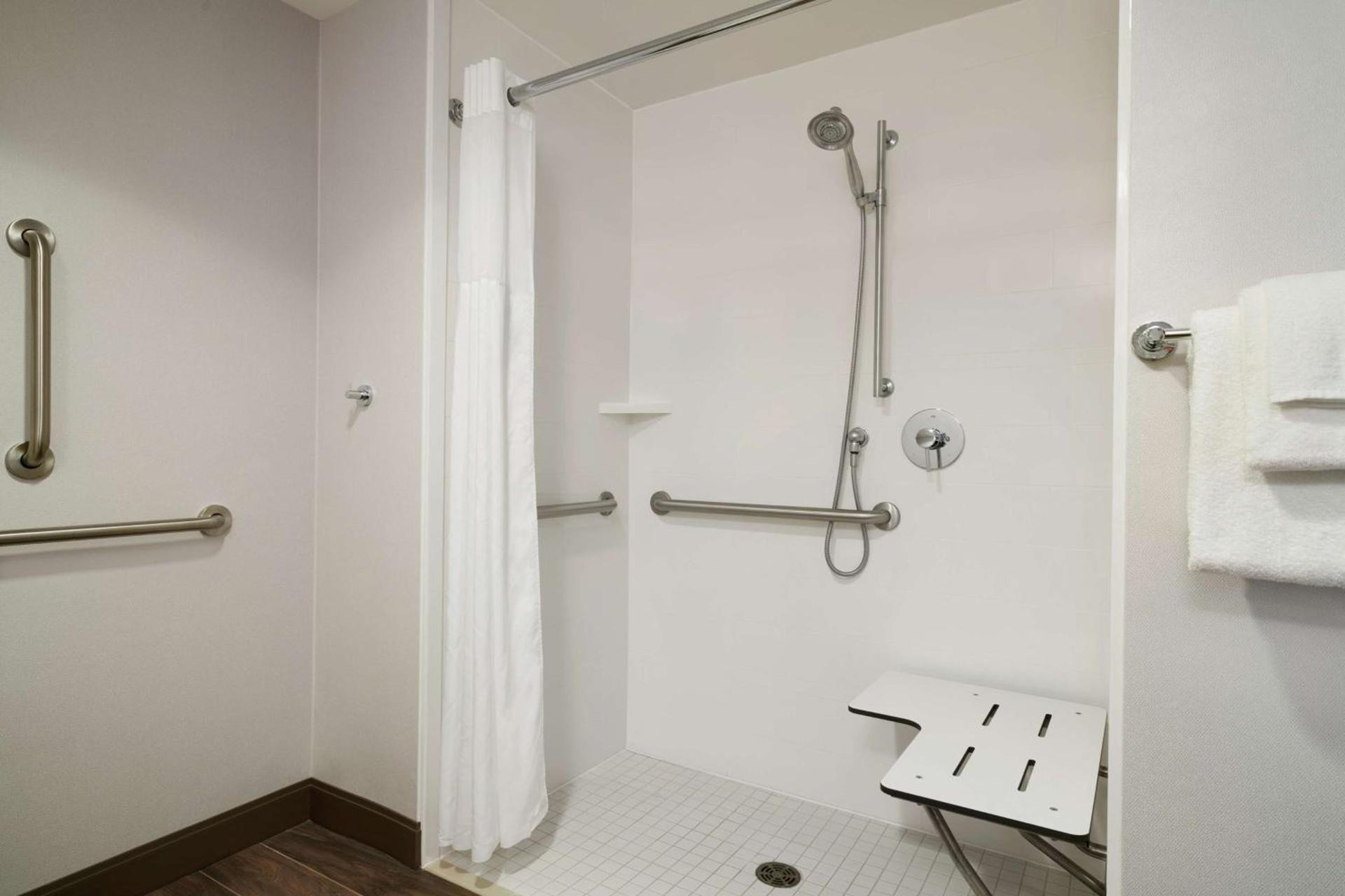 Hampton Inn & Suites Ephrata - Mountain Springs photo 16