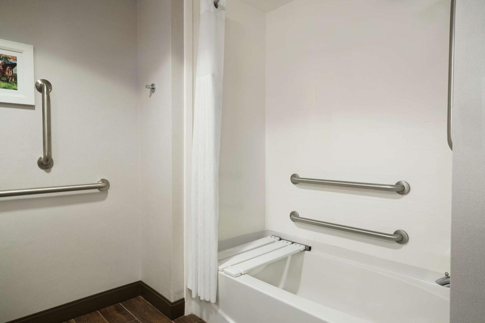 Hampton Inn & Suites Ephrata - Mountain Springs photo 17