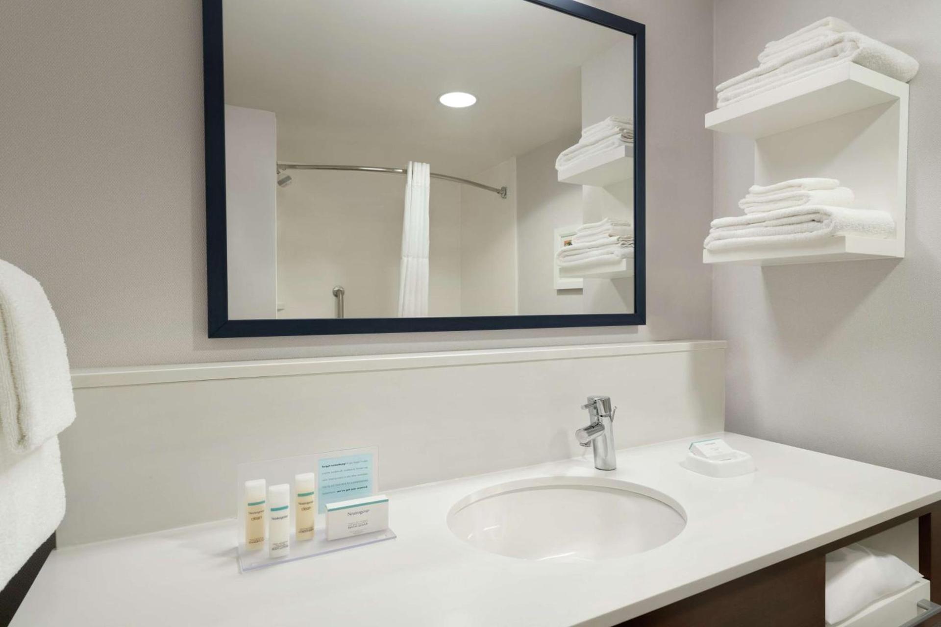 Hampton Inn & Suites Ephrata - Mountain Springs photo 21