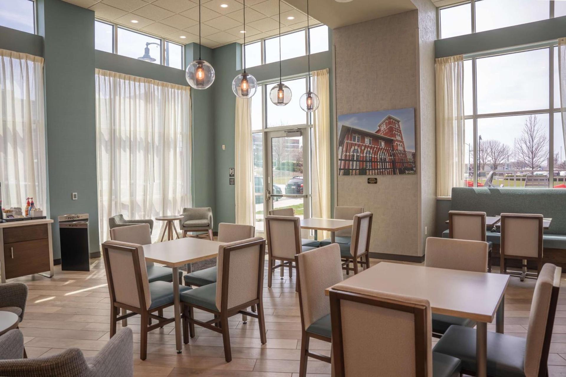 Hampton Inn & Suites Erie Bayfront photo 12