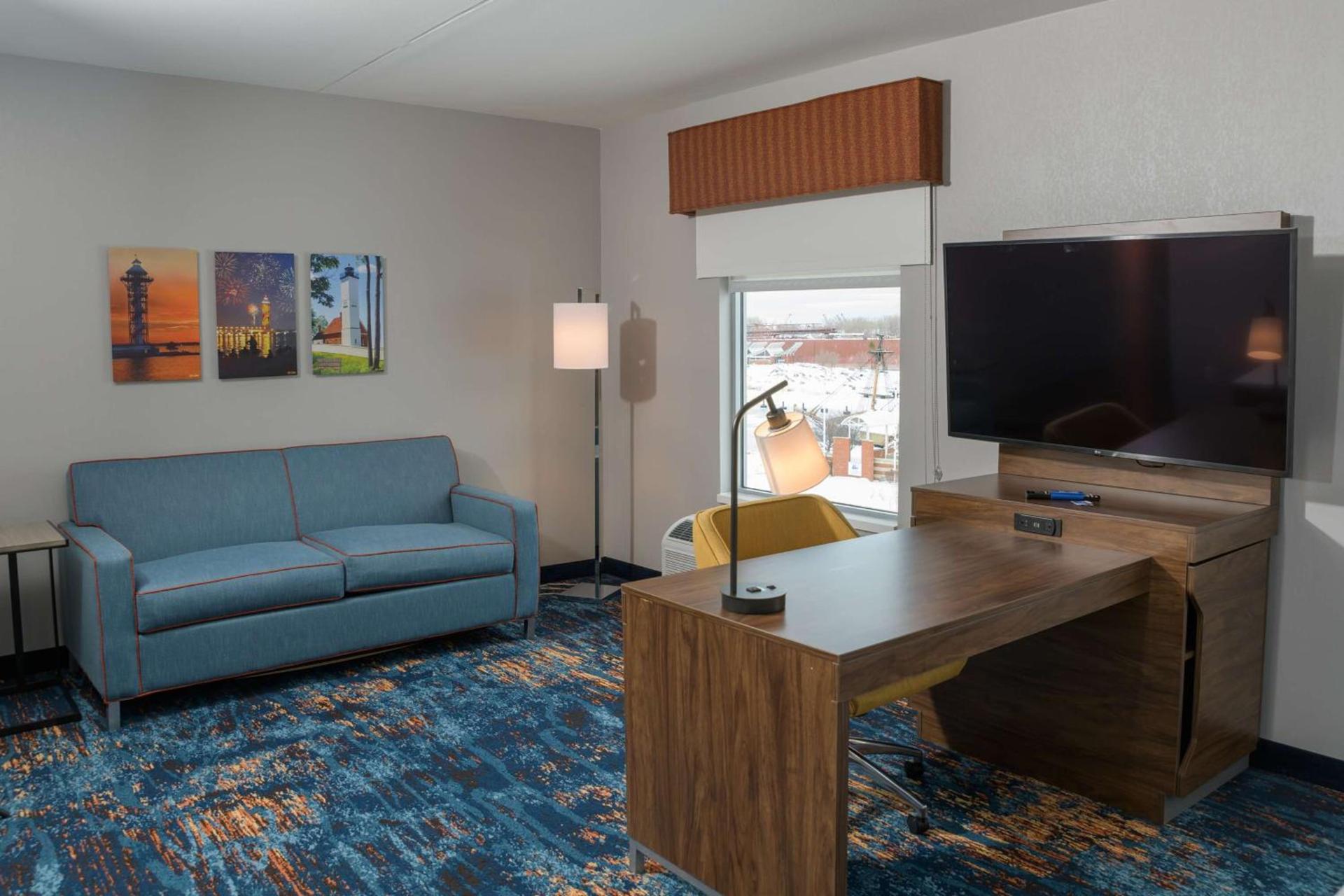Hampton Inn & Suites Erie Bayfront photo 34