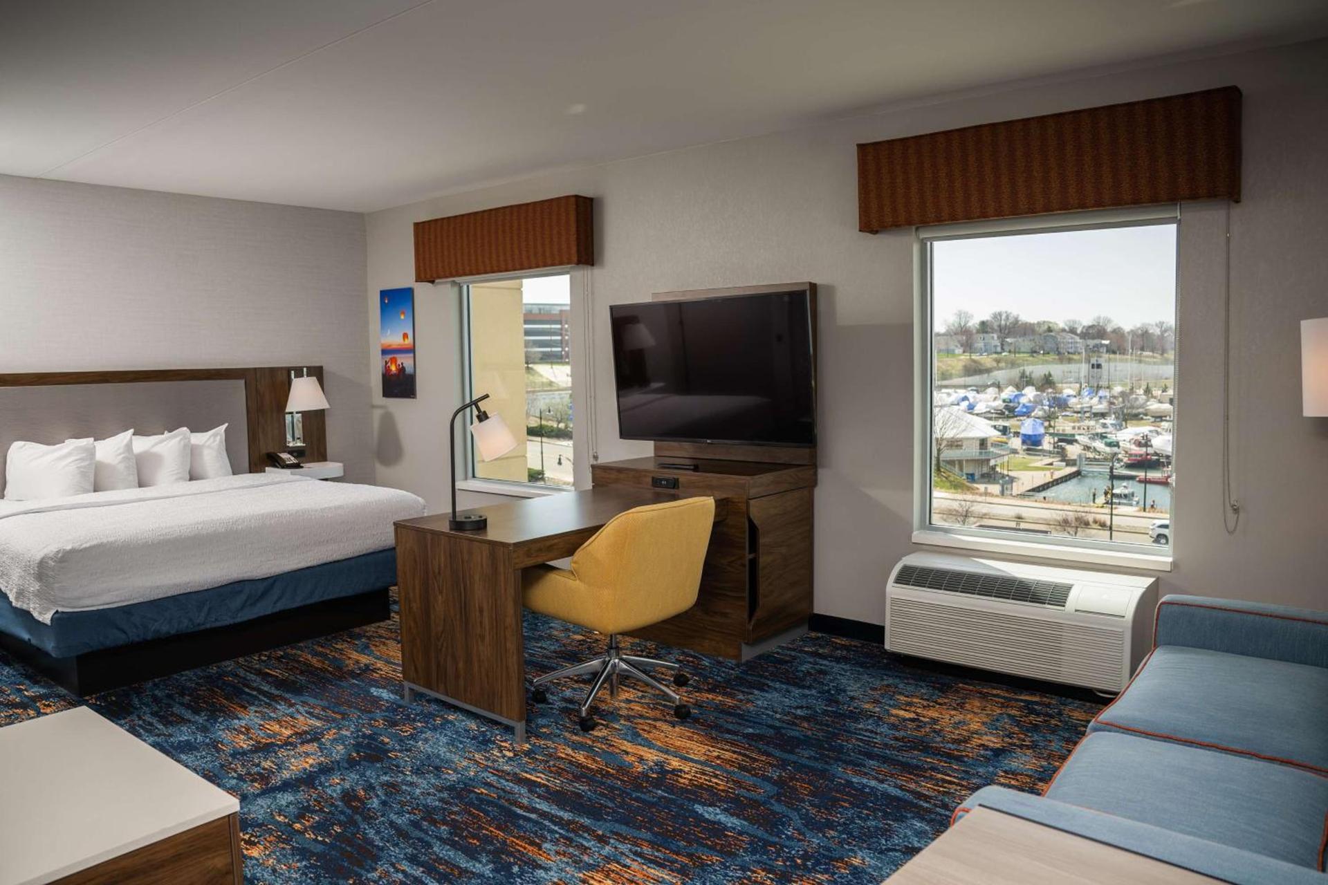 Hampton Inn & Suites Erie Bayfront photo 50