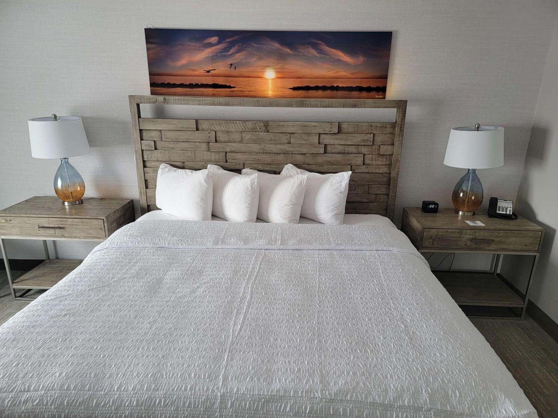 Hampton Inn & Suites Erie Bayfront photo 47