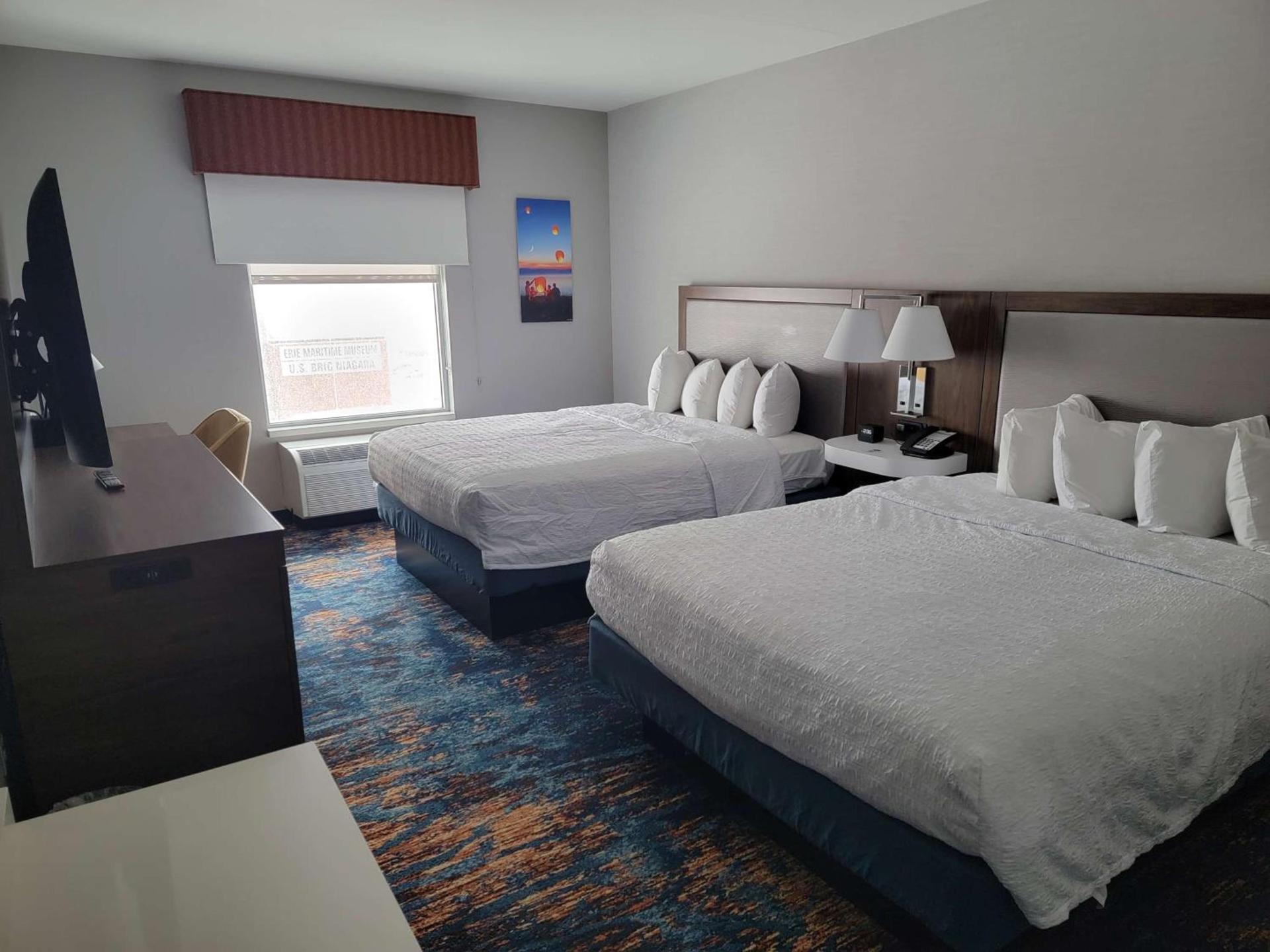 Hampton Inn & Suites Erie Bayfront photo 54