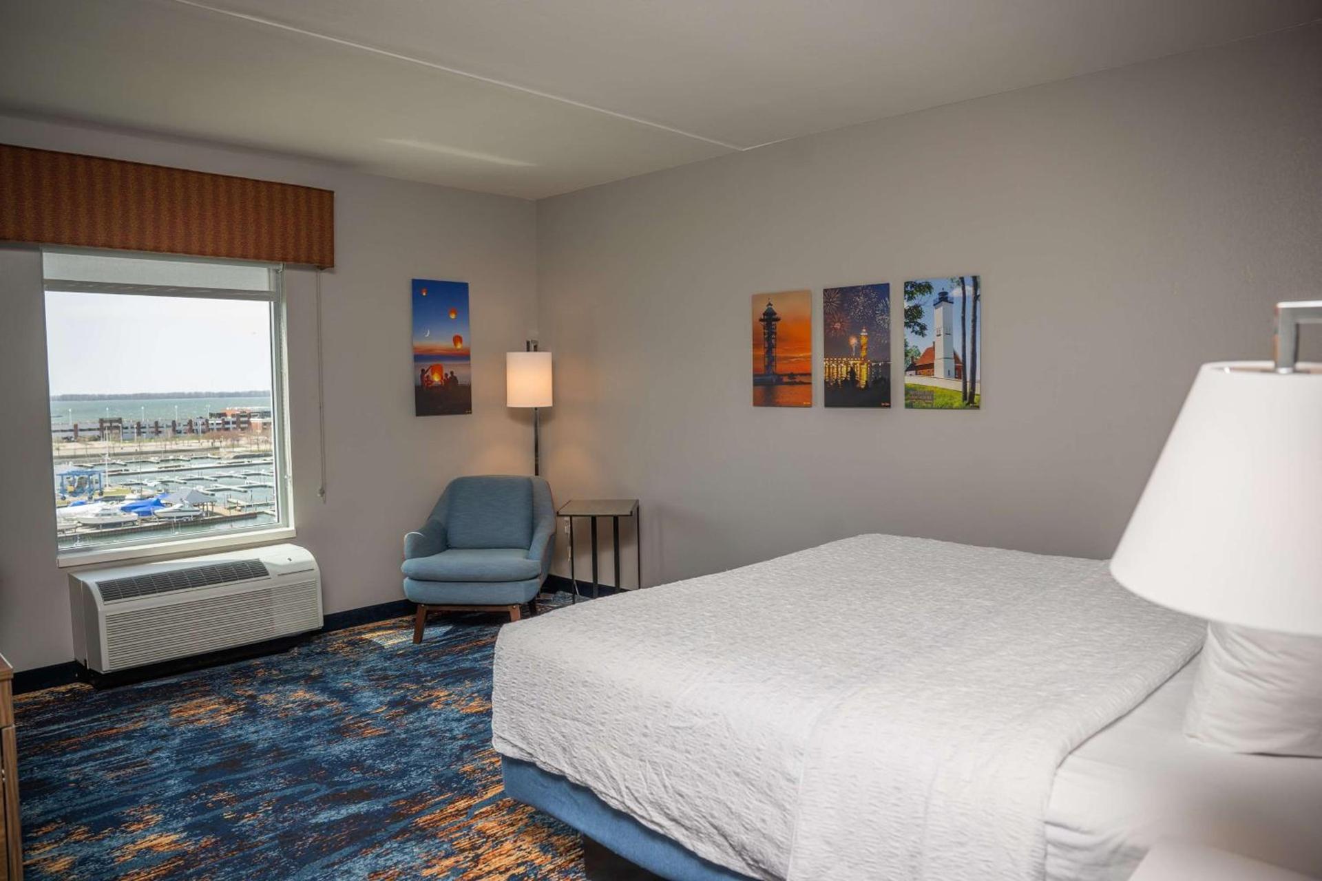 Hampton Inn & Suites Erie Bayfront photo 63