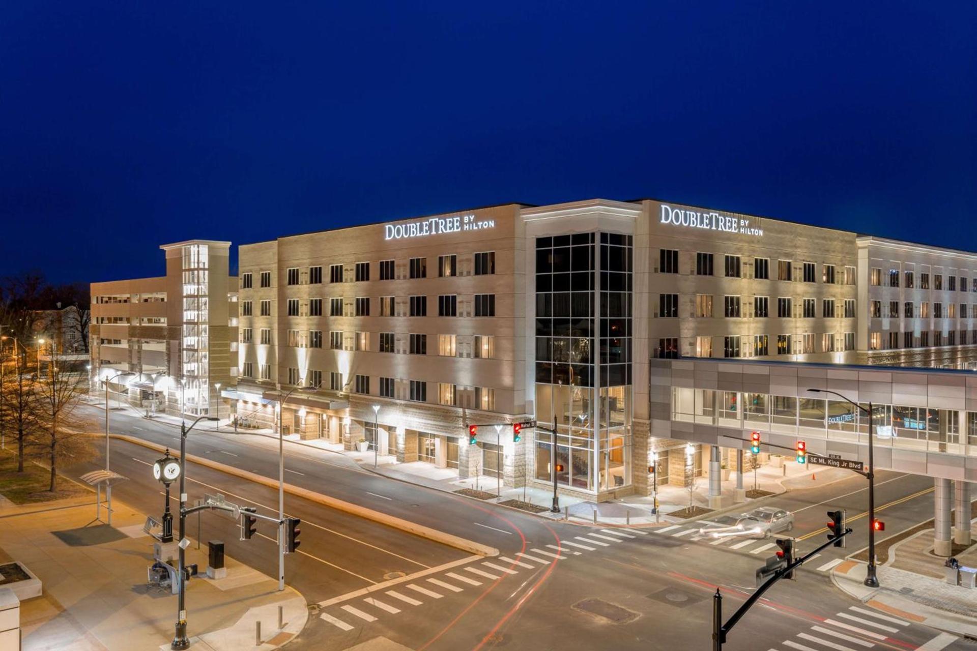 DoubleTree by Hilton Evansville photo 2