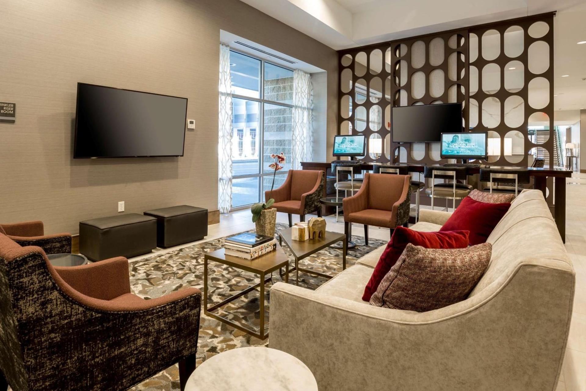 DoubleTree by Hilton Evansville photo 9