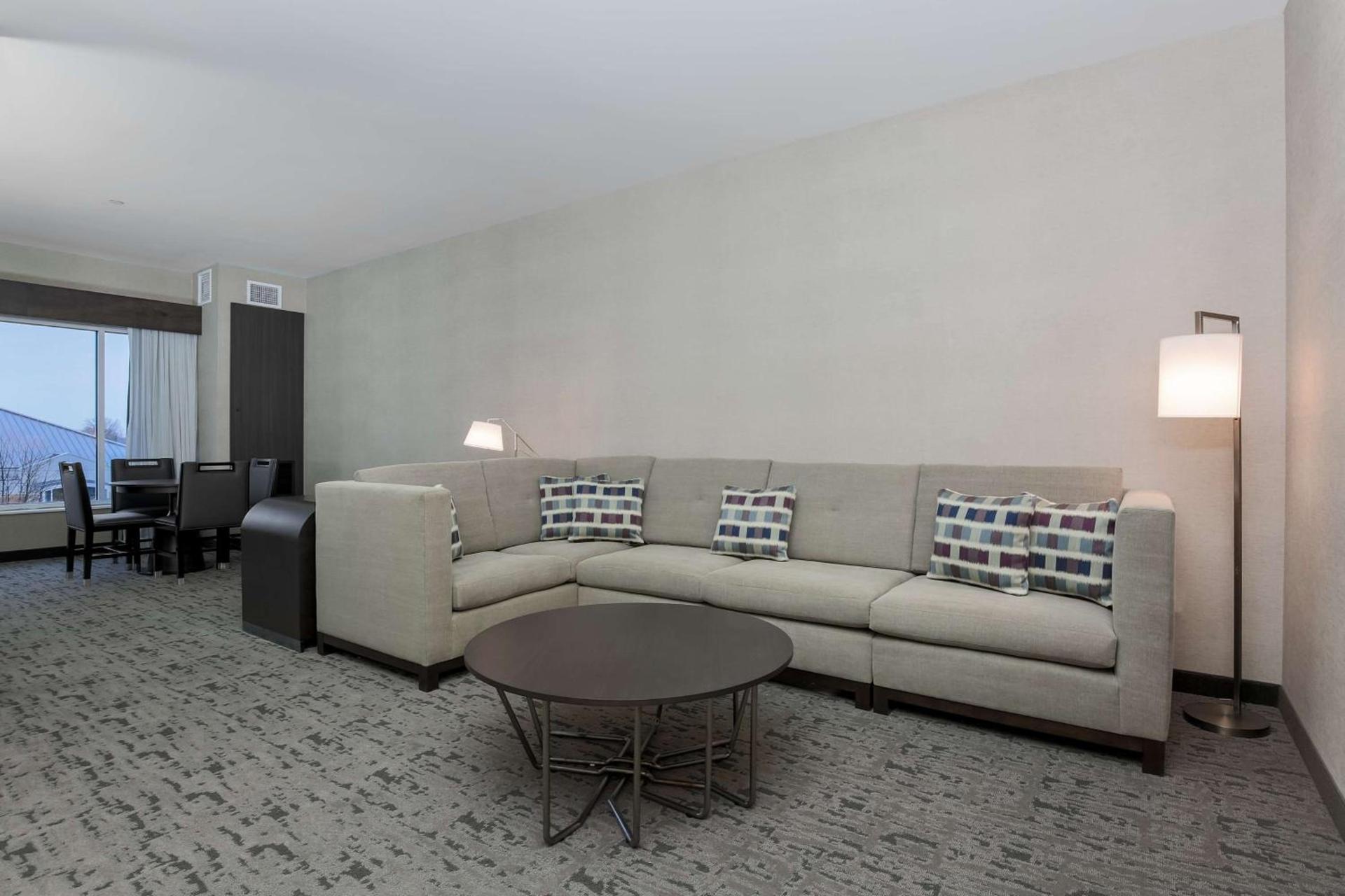 DoubleTree by Hilton Evansville photo 23