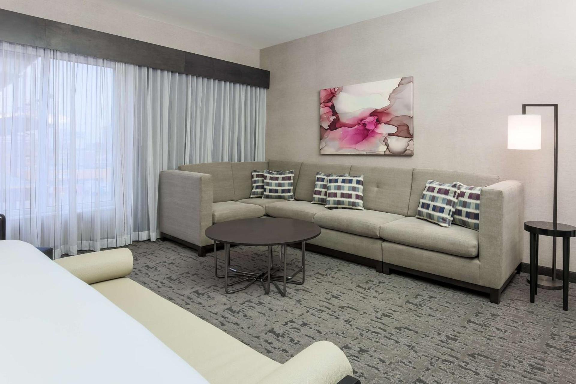 DoubleTree by Hilton Evansville photo 24