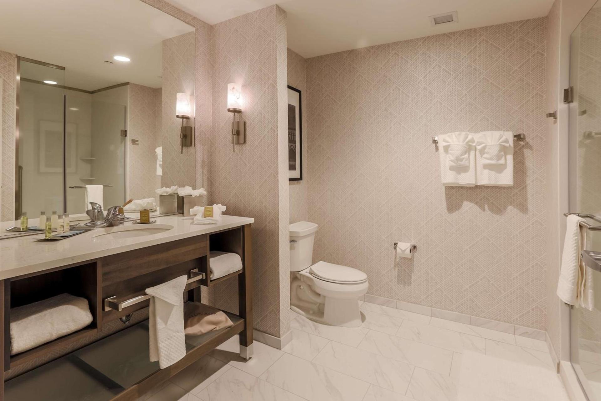DoubleTree by Hilton Evansville photo 28