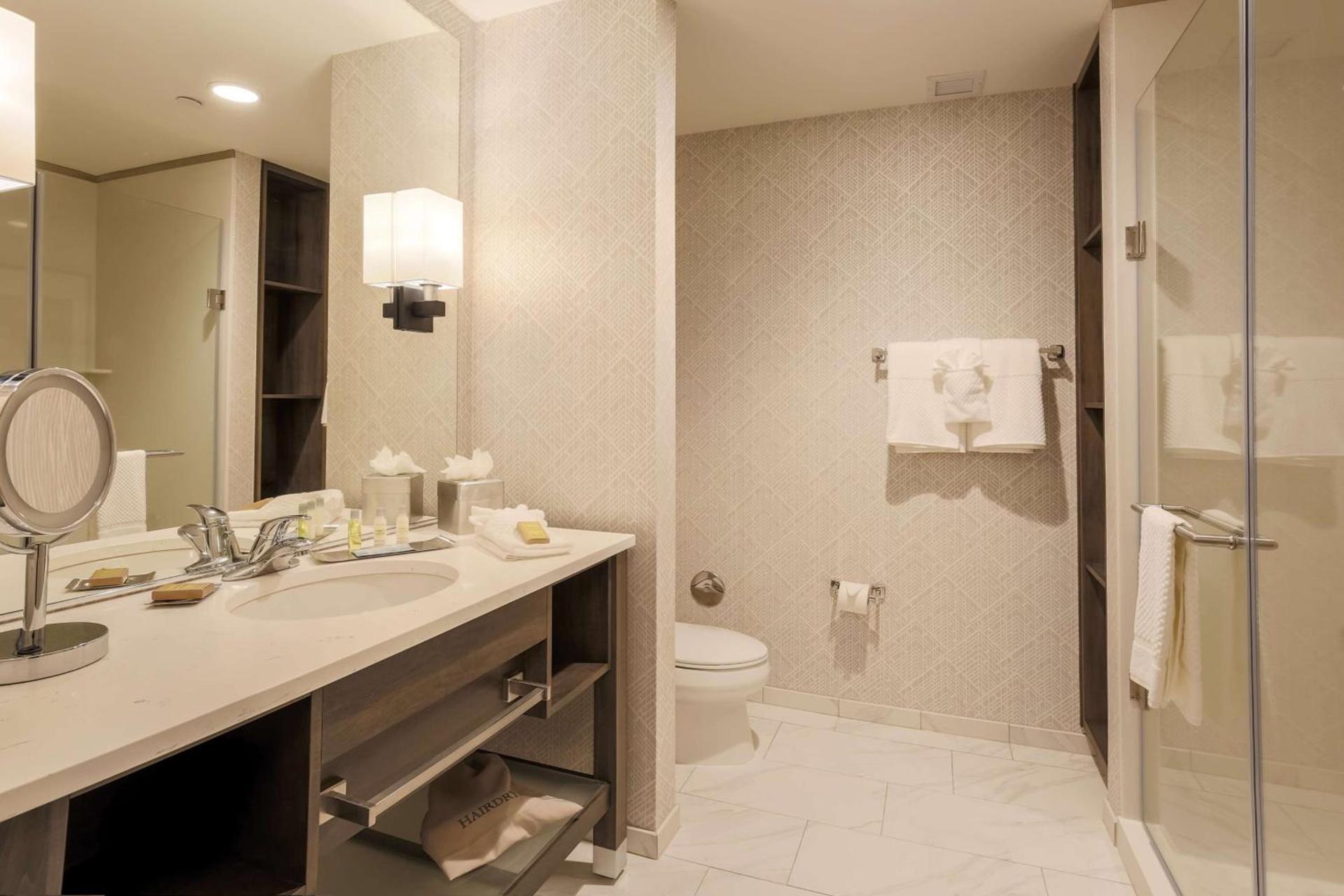 DoubleTree by Hilton Evansville photo 35
