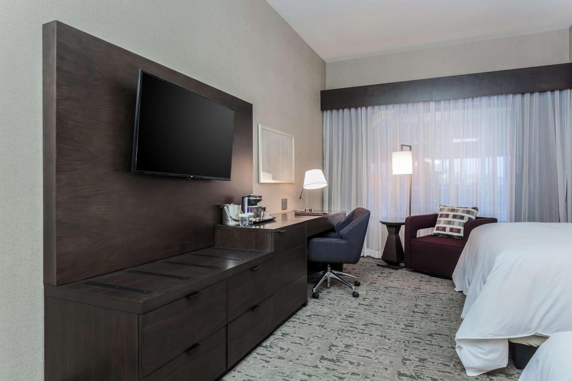 DoubleTree by Hilton Evansville photo 43