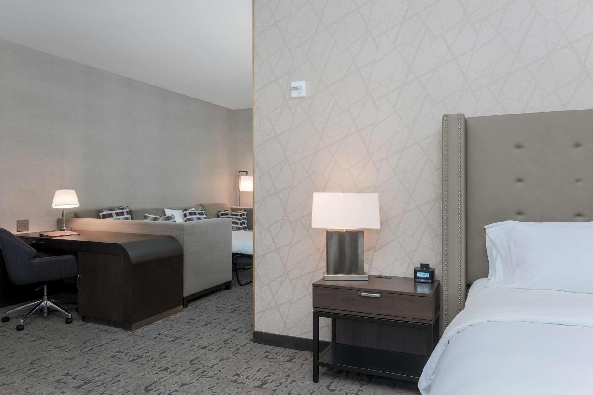 DoubleTree by Hilton Evansville photo 48