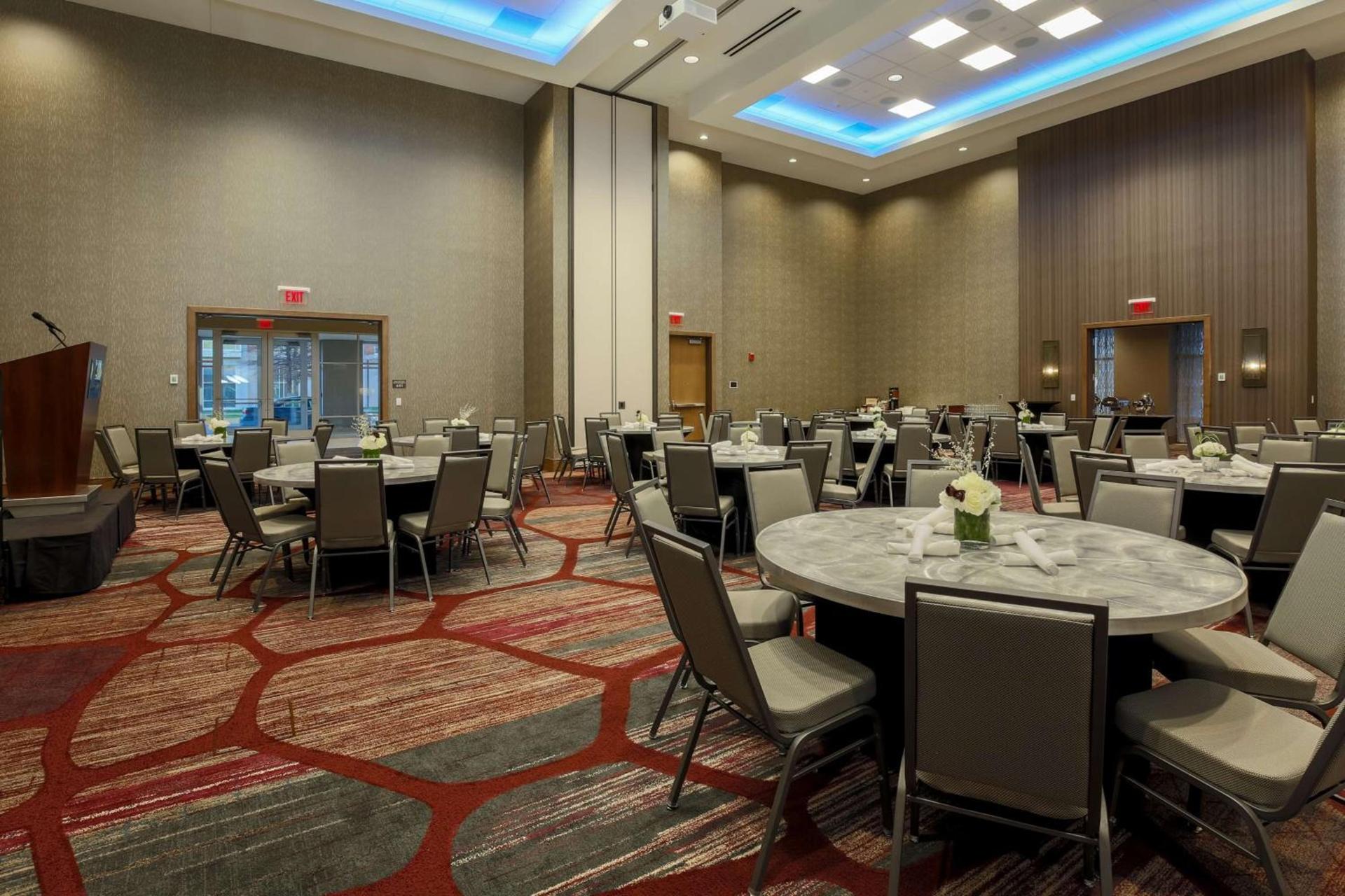 DoubleTree by Hilton Evansville photo 54