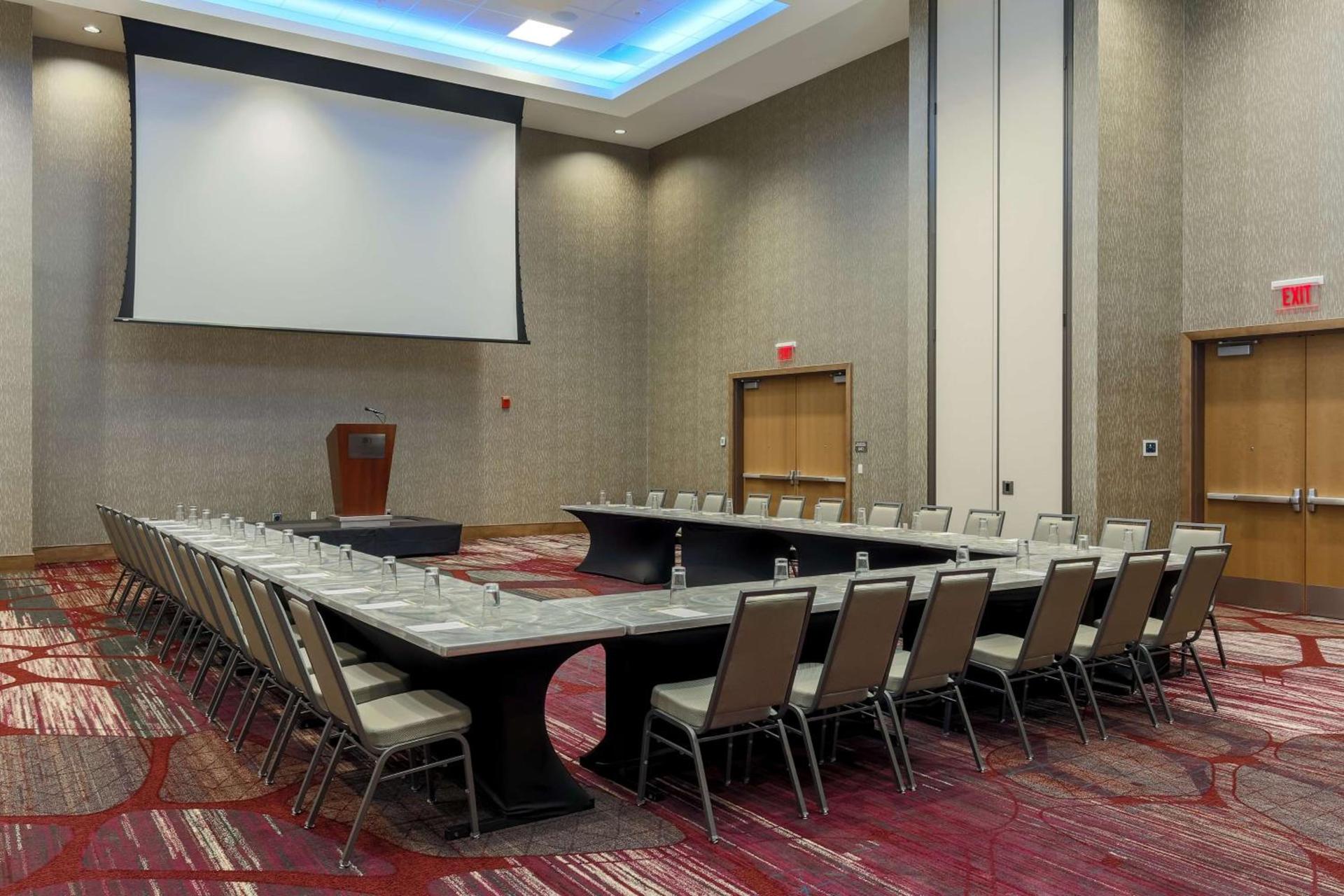 DoubleTree by Hilton Evansville photo 58