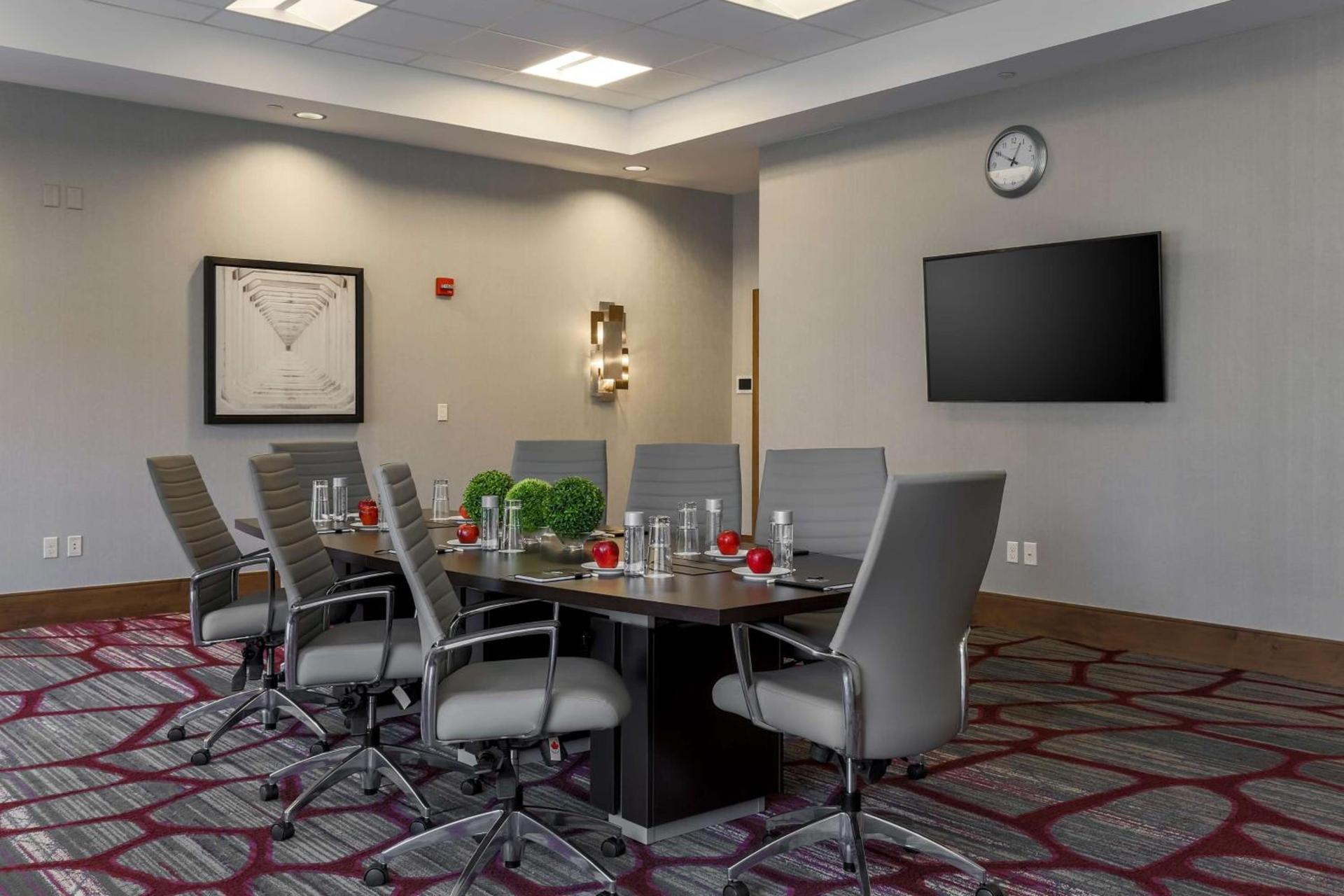 DoubleTree by Hilton Evansville photo 63