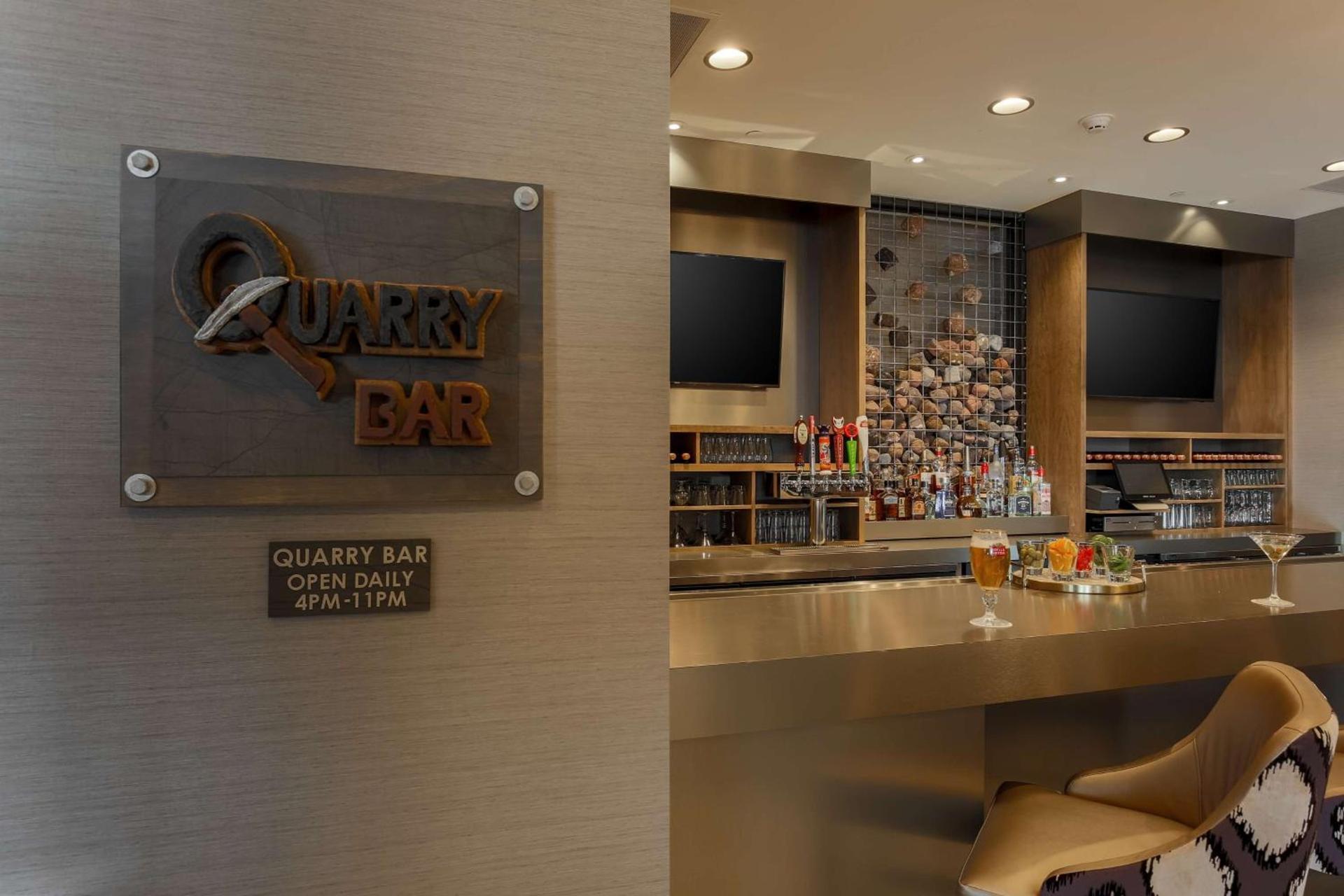 DoubleTree by Hilton Evansville photo 65