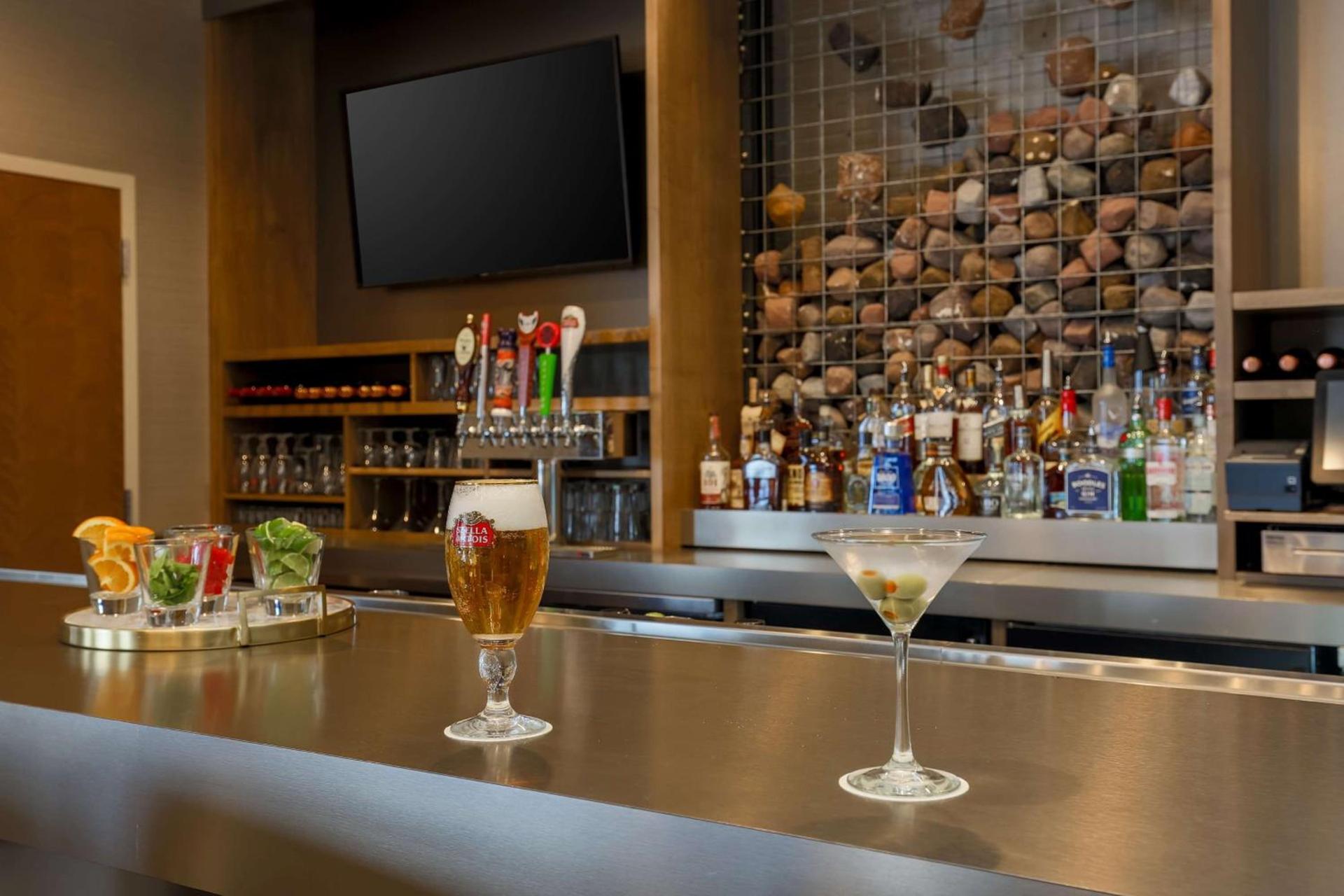 DoubleTree by Hilton Evansville photo 66