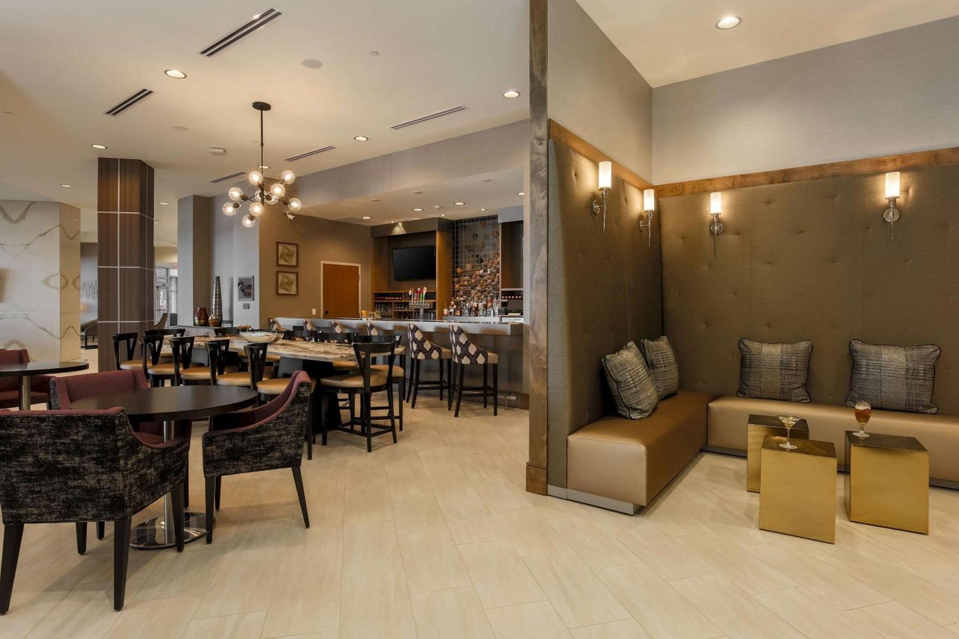 DoubleTree by Hilton Evansville photo 64