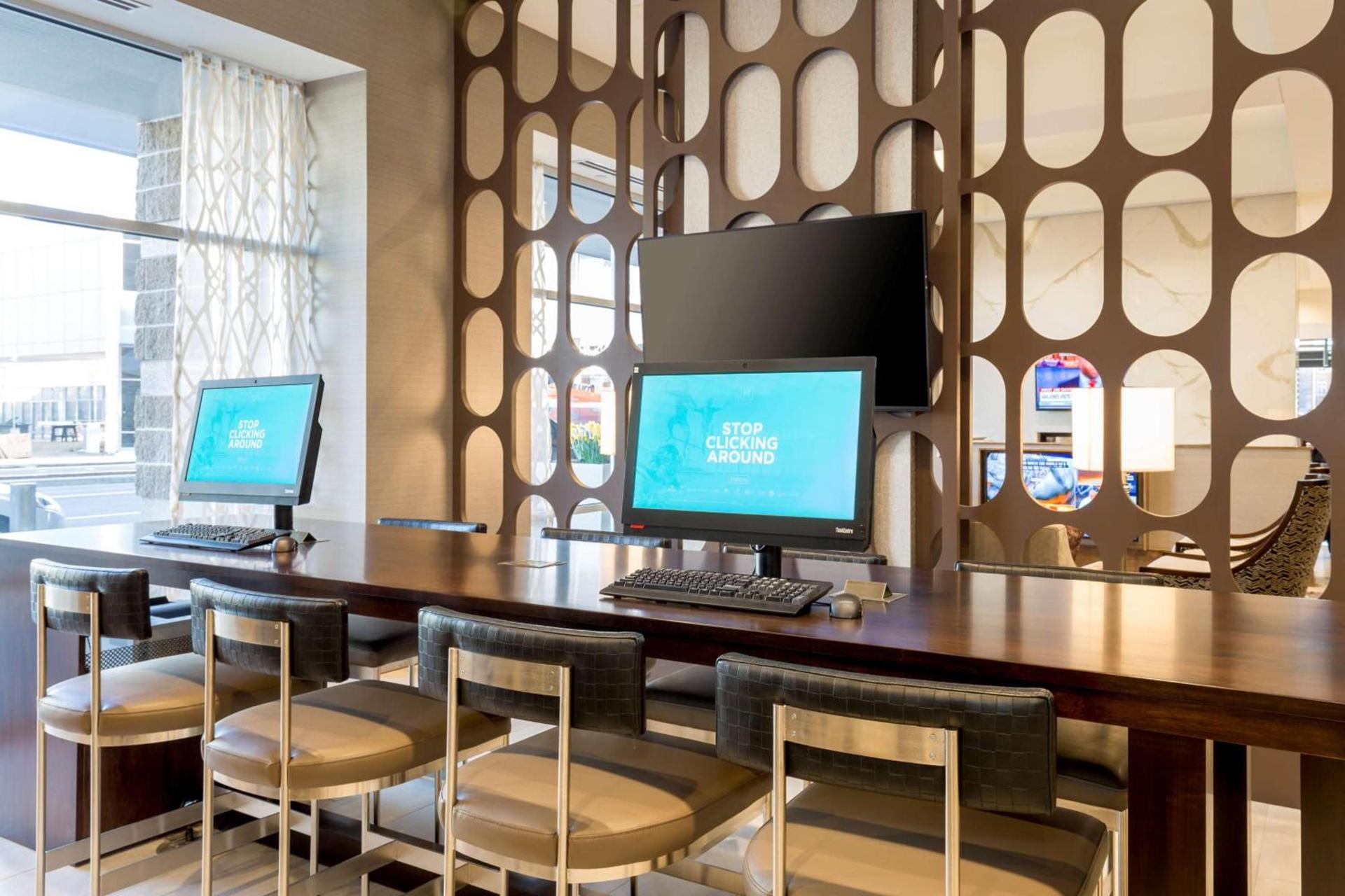 DoubleTree by Hilton Evansville photo 68