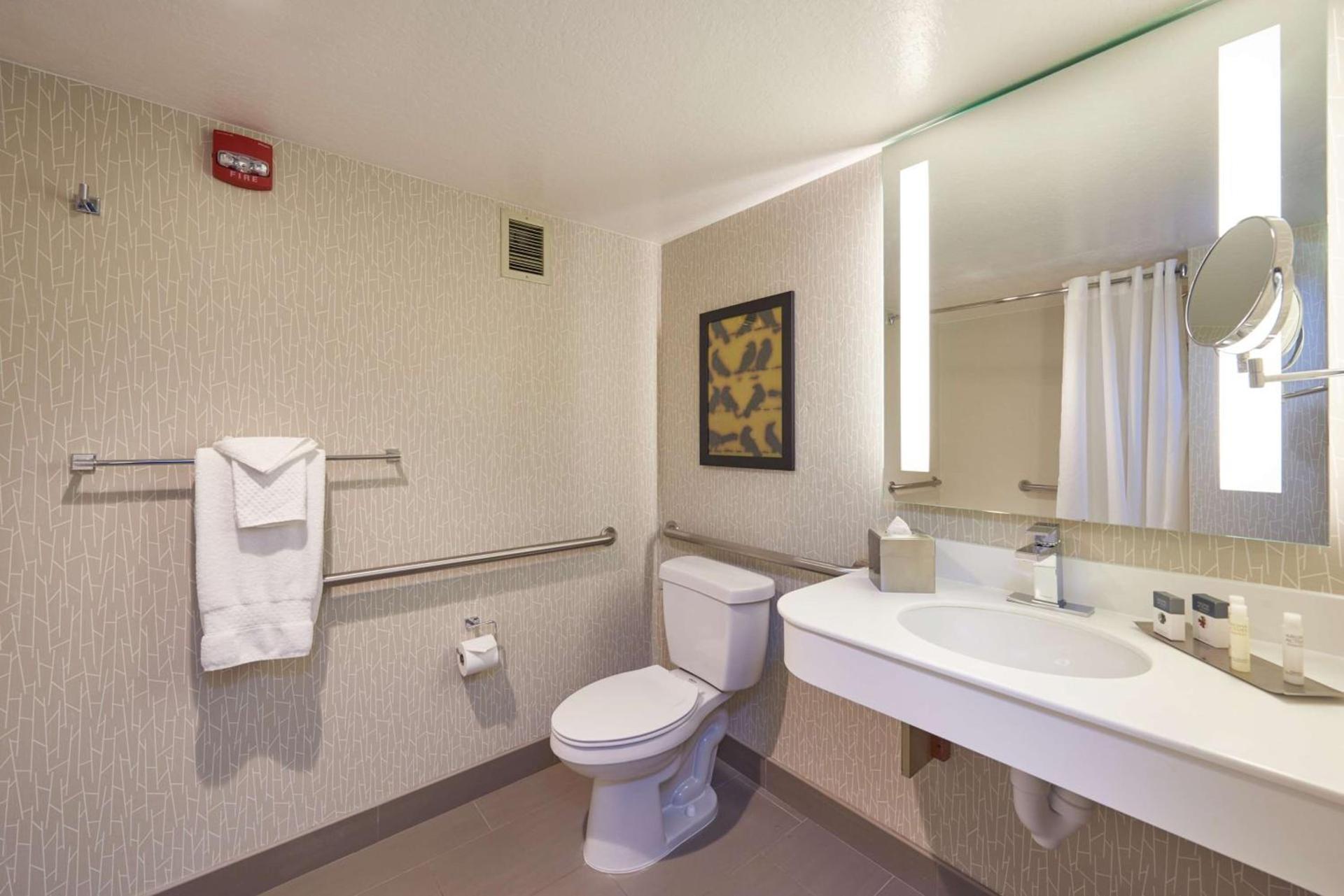 DoubleTree by Hilton Fresno Convention Center photo 22