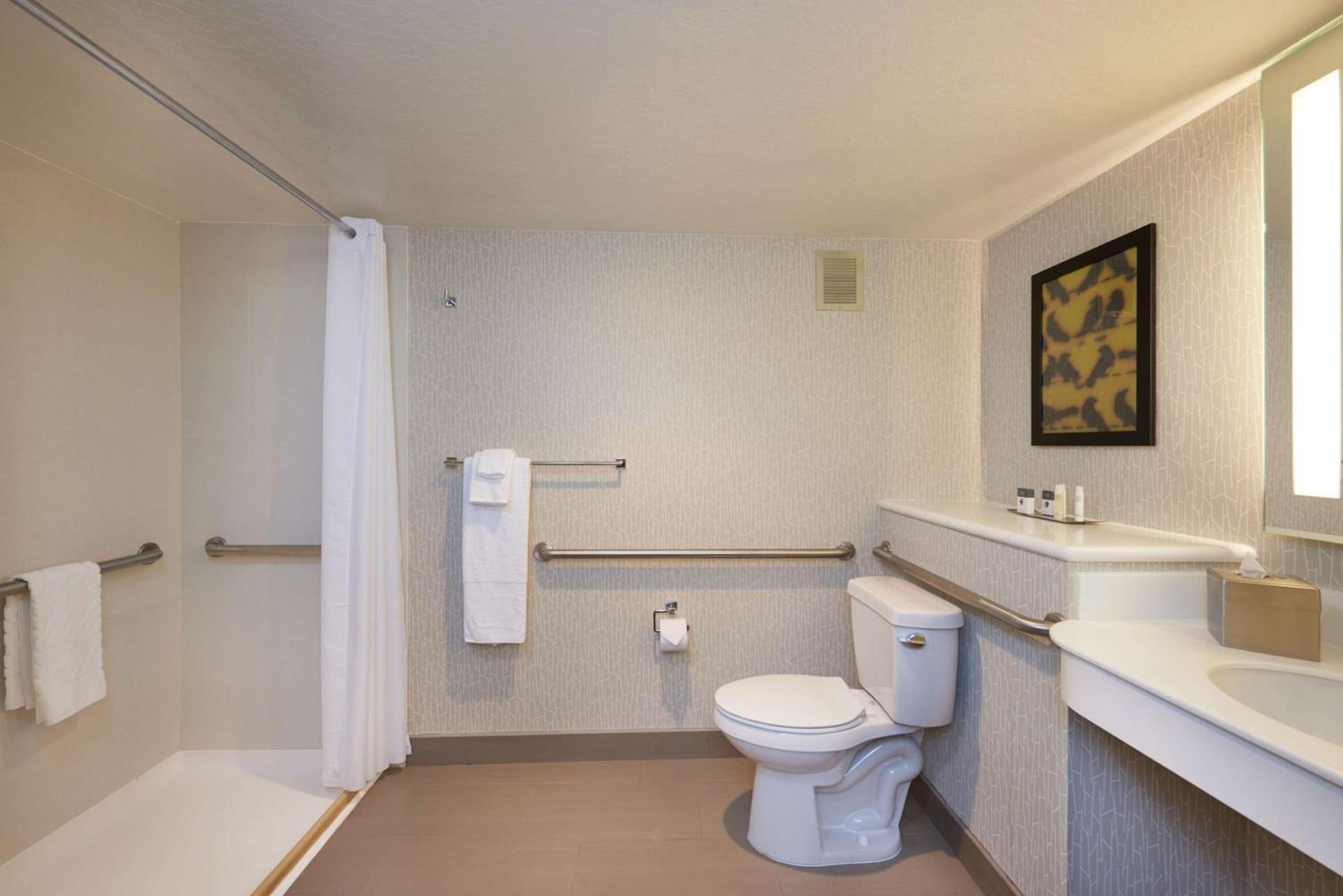 DoubleTree by Hilton Fresno Convention Center photo 23