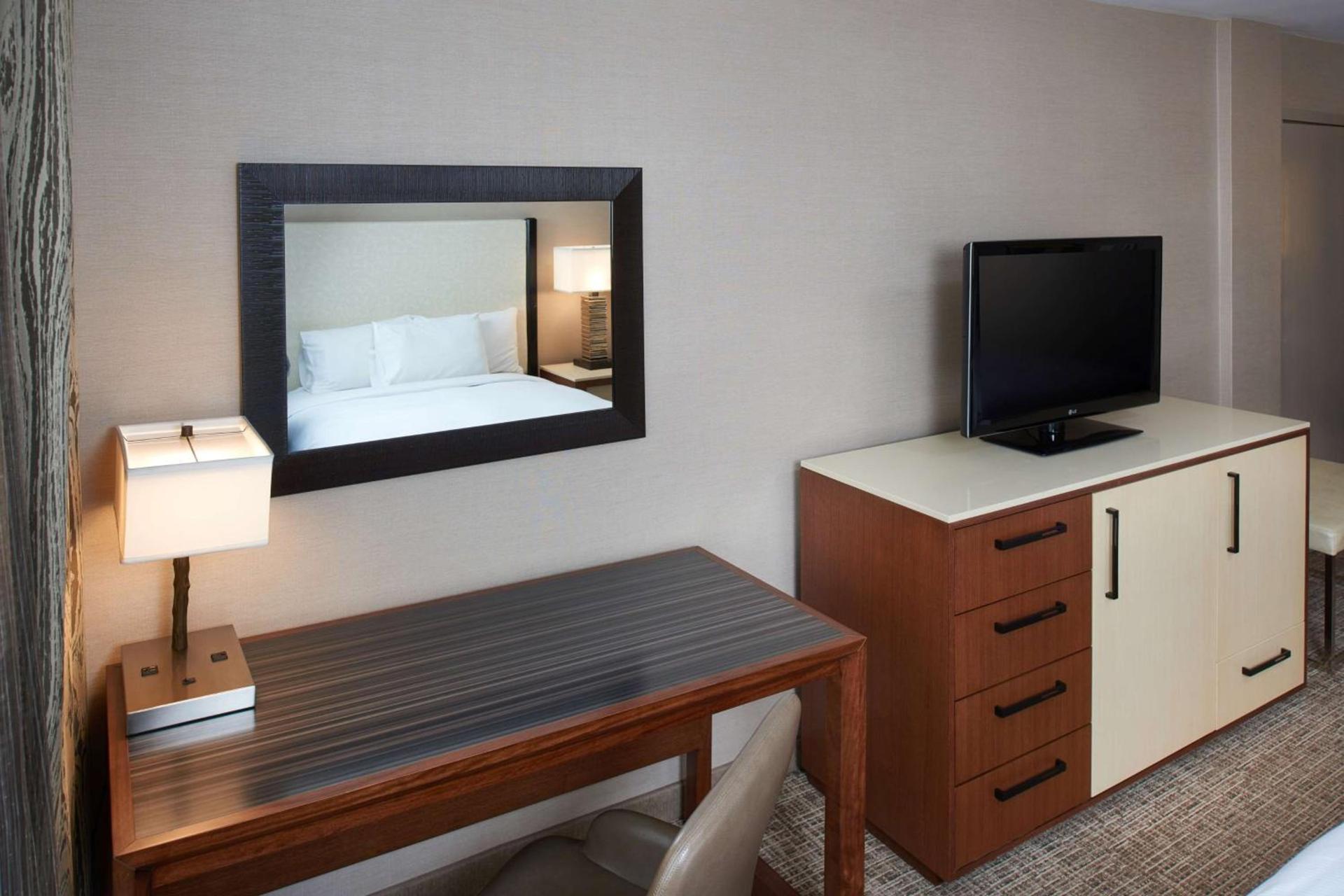 DoubleTree by Hilton Fresno Convention Center photo 25