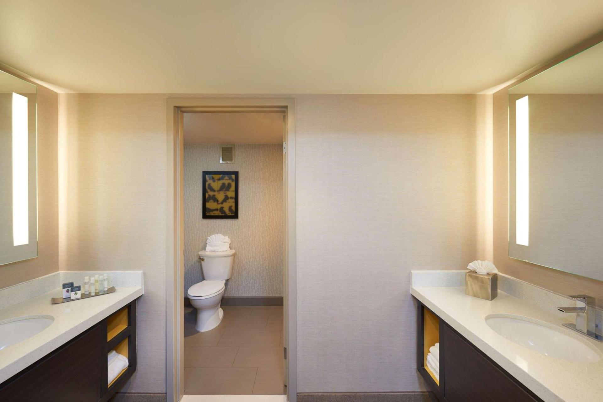 DoubleTree by Hilton Fresno Convention Center photo 33