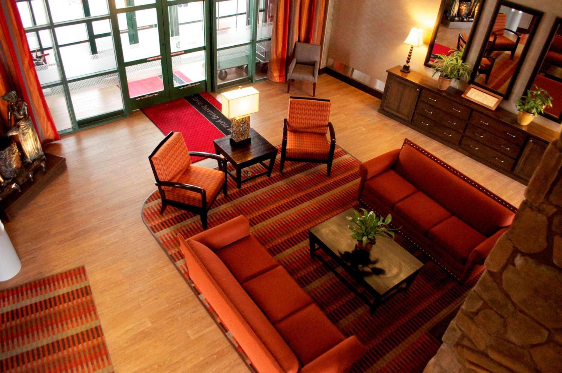 Hampton Inn & Suites Flagstaff - West photo 3