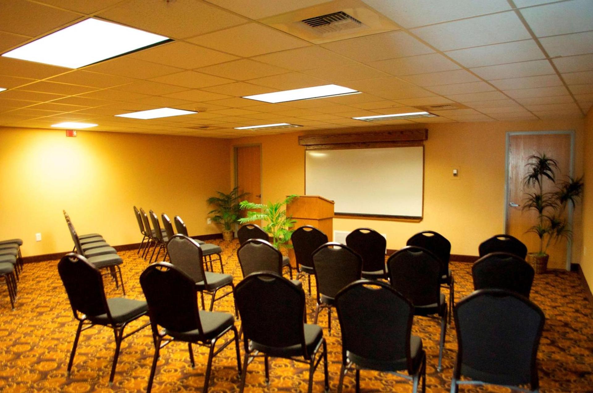 Hampton Inn & Suites Flagstaff - West photo 26