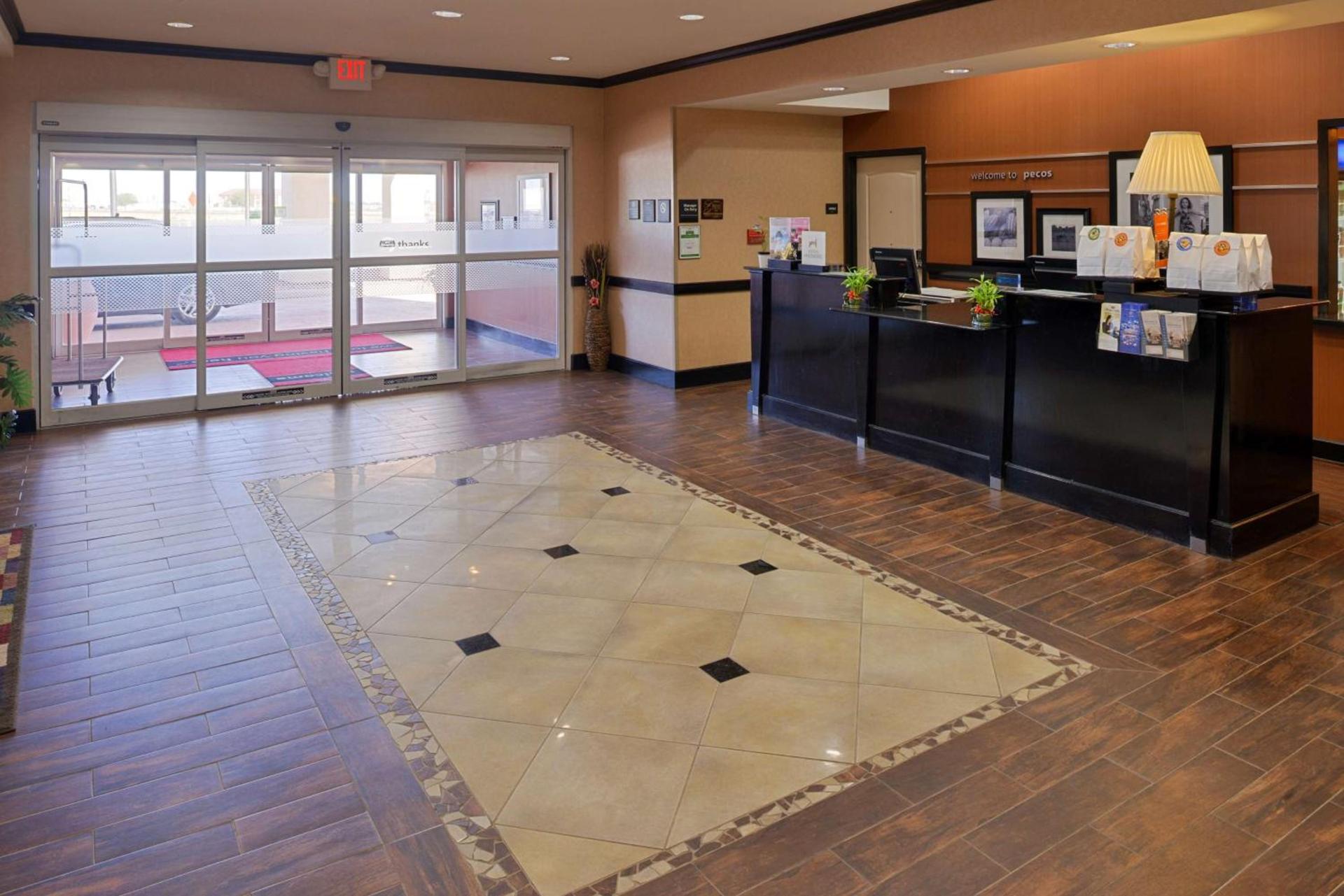 Hampton Inn Pecos photo 2