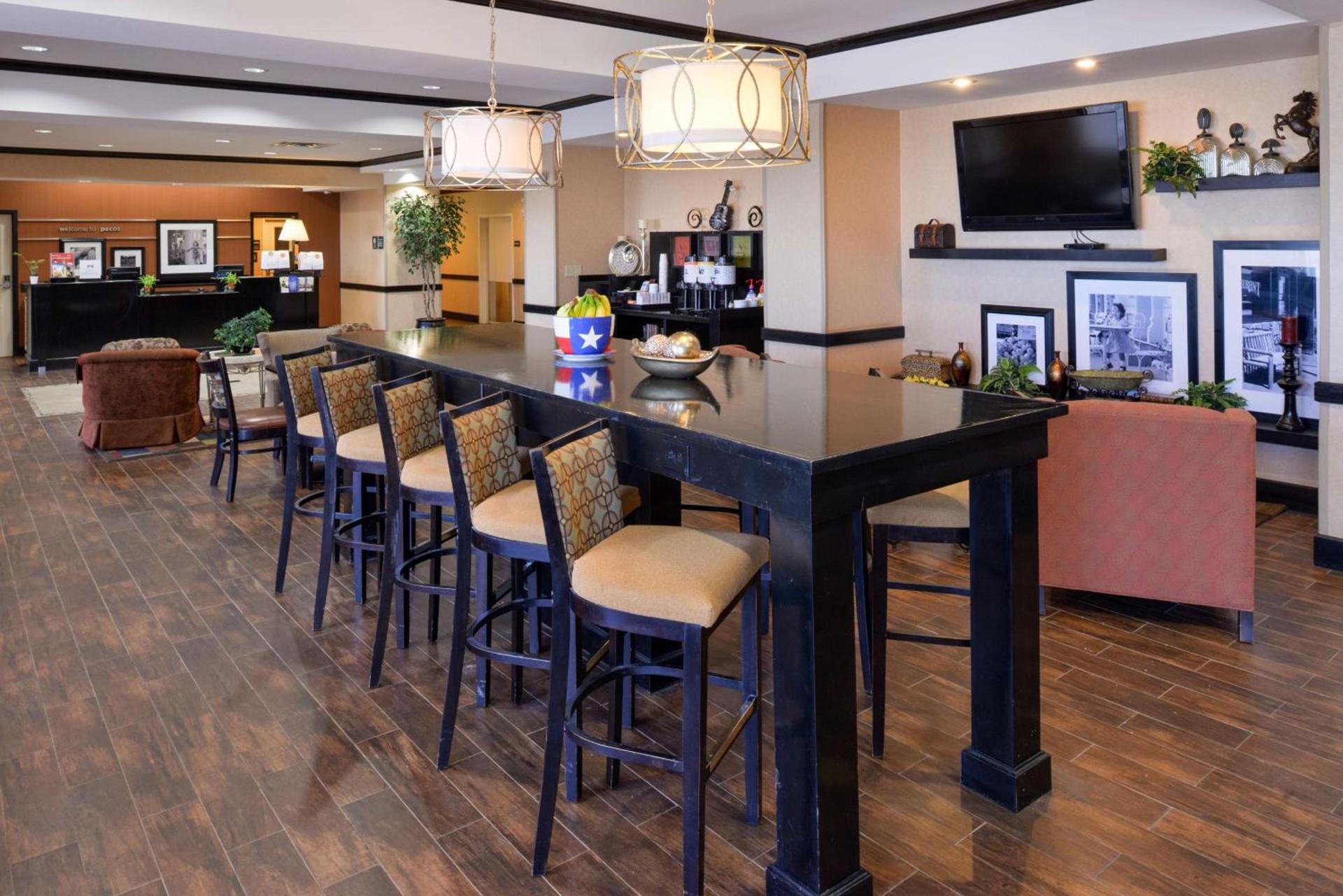 Hampton Inn Pecos photo 8