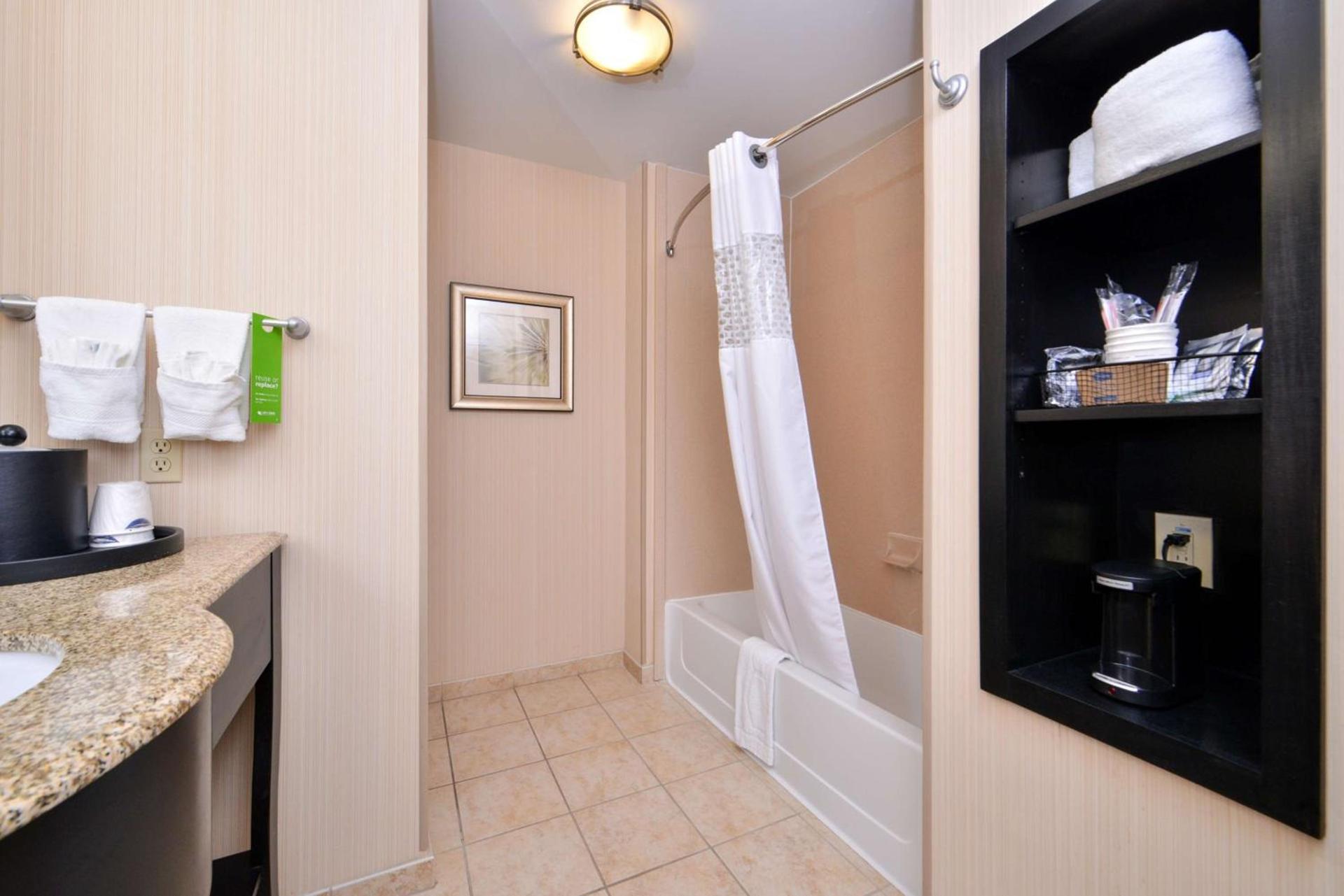 Hampton Inn Pecos photo 19