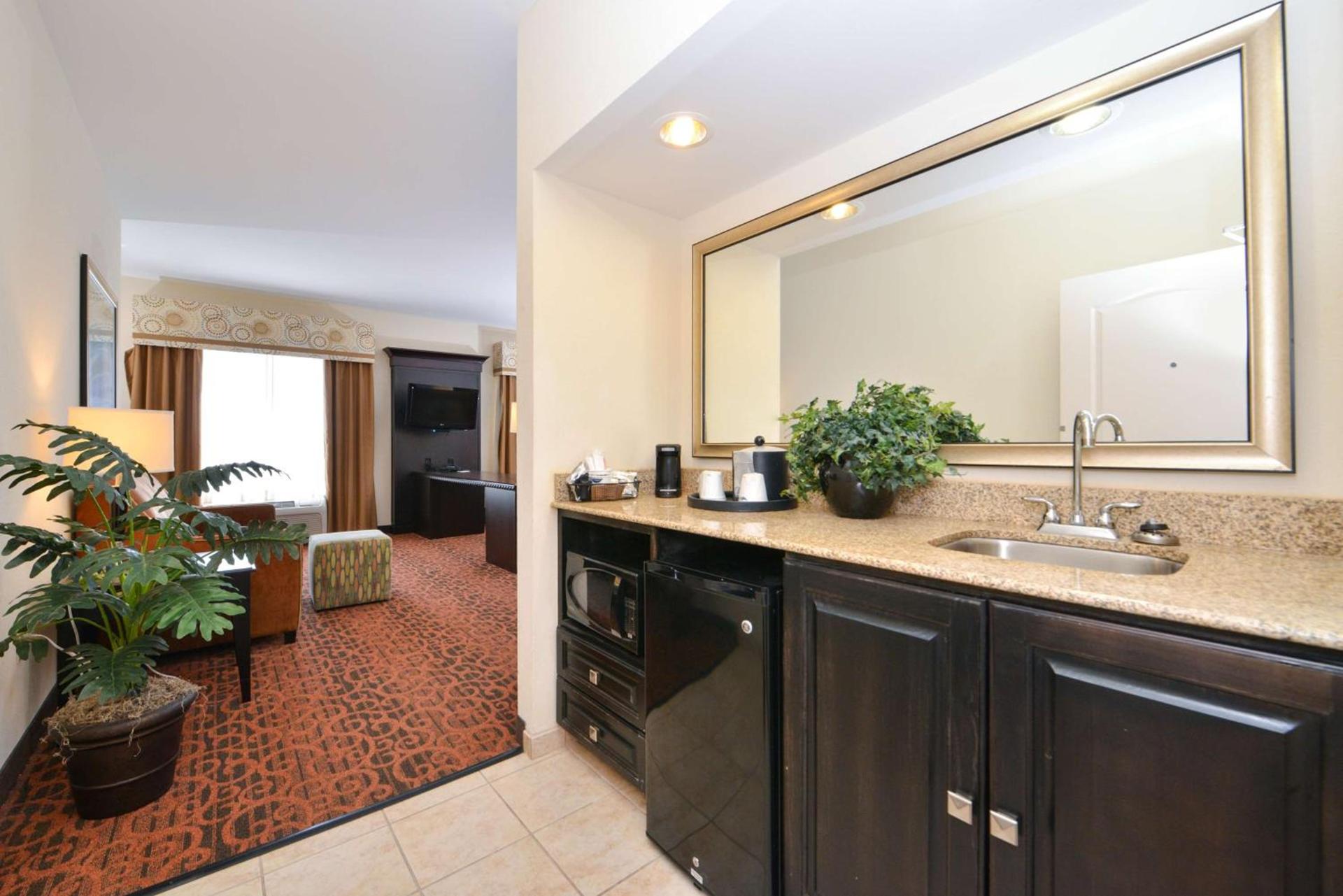 Hampton Inn Pecos photo 34